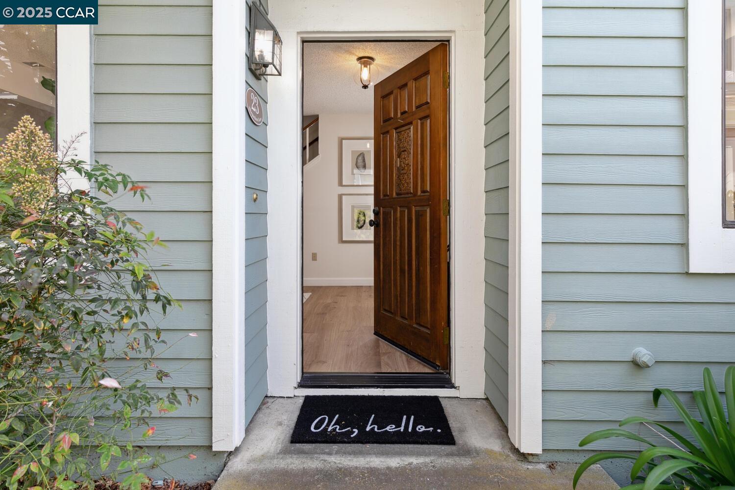Detail Gallery Image 2 of 41 For 23 Shepardson Ln, Alameda,  CA 94502 - 2 Beds | 2/1 Baths