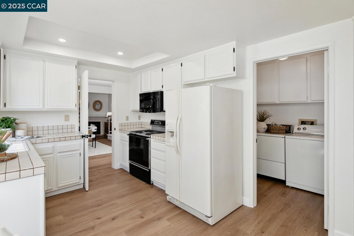 Detail Gallery Image 11 of 41 For 23 Shepardson Ln, Alameda,  CA 94502 - 2 Beds | 2/1 Baths