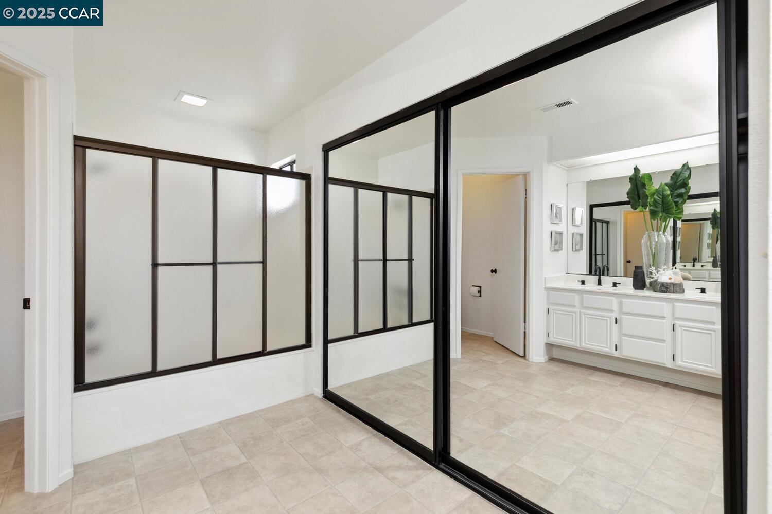 Detail Gallery Image 20 of 41 For 23 Shepardson Ln, Alameda,  CA 94502 - 2 Beds | 2/1 Baths