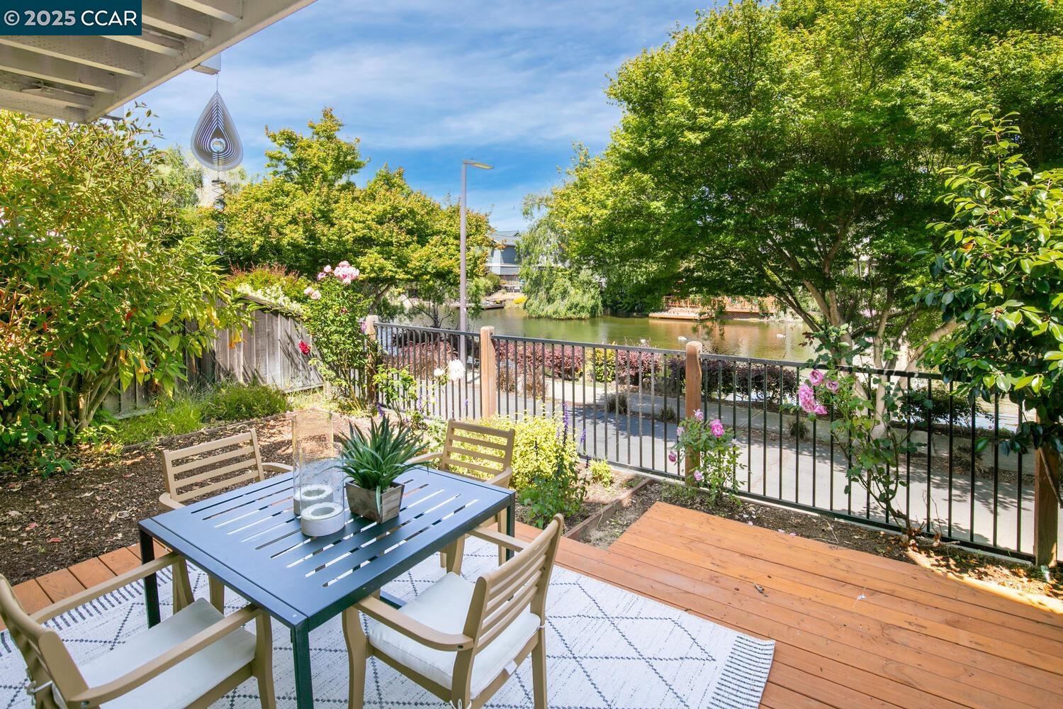 Detail Gallery Image 28 of 41 For 23 Shepardson Ln, Alameda,  CA 94502 - 2 Beds | 2/1 Baths