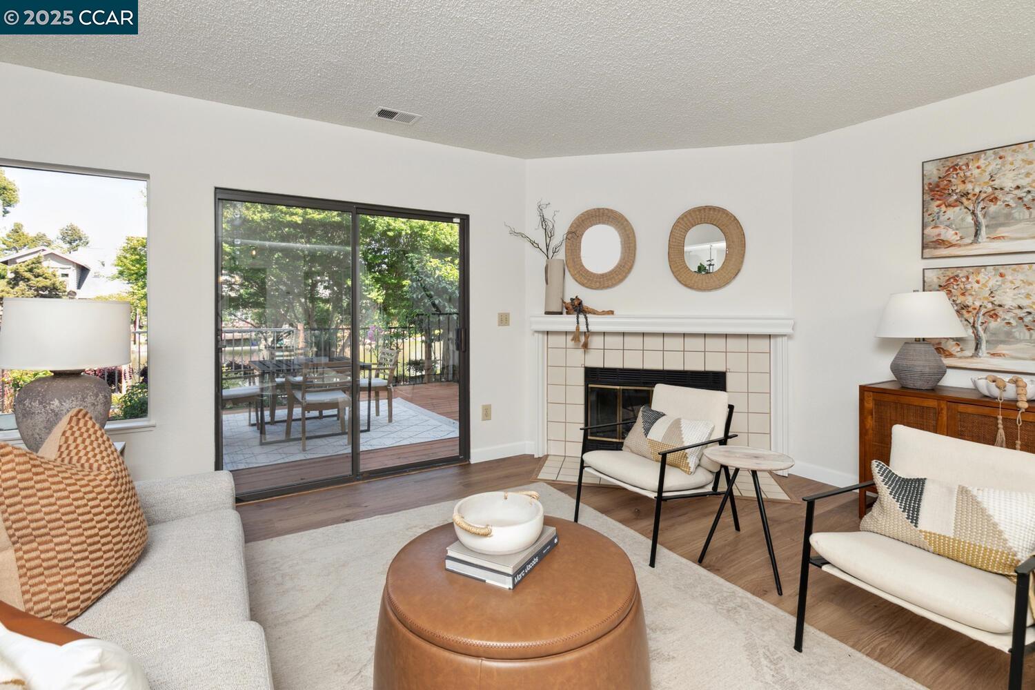 Detail Gallery Image 5 of 41 For 23 Shepardson Ln, Alameda,  CA 94502 - 2 Beds | 2/1 Baths
