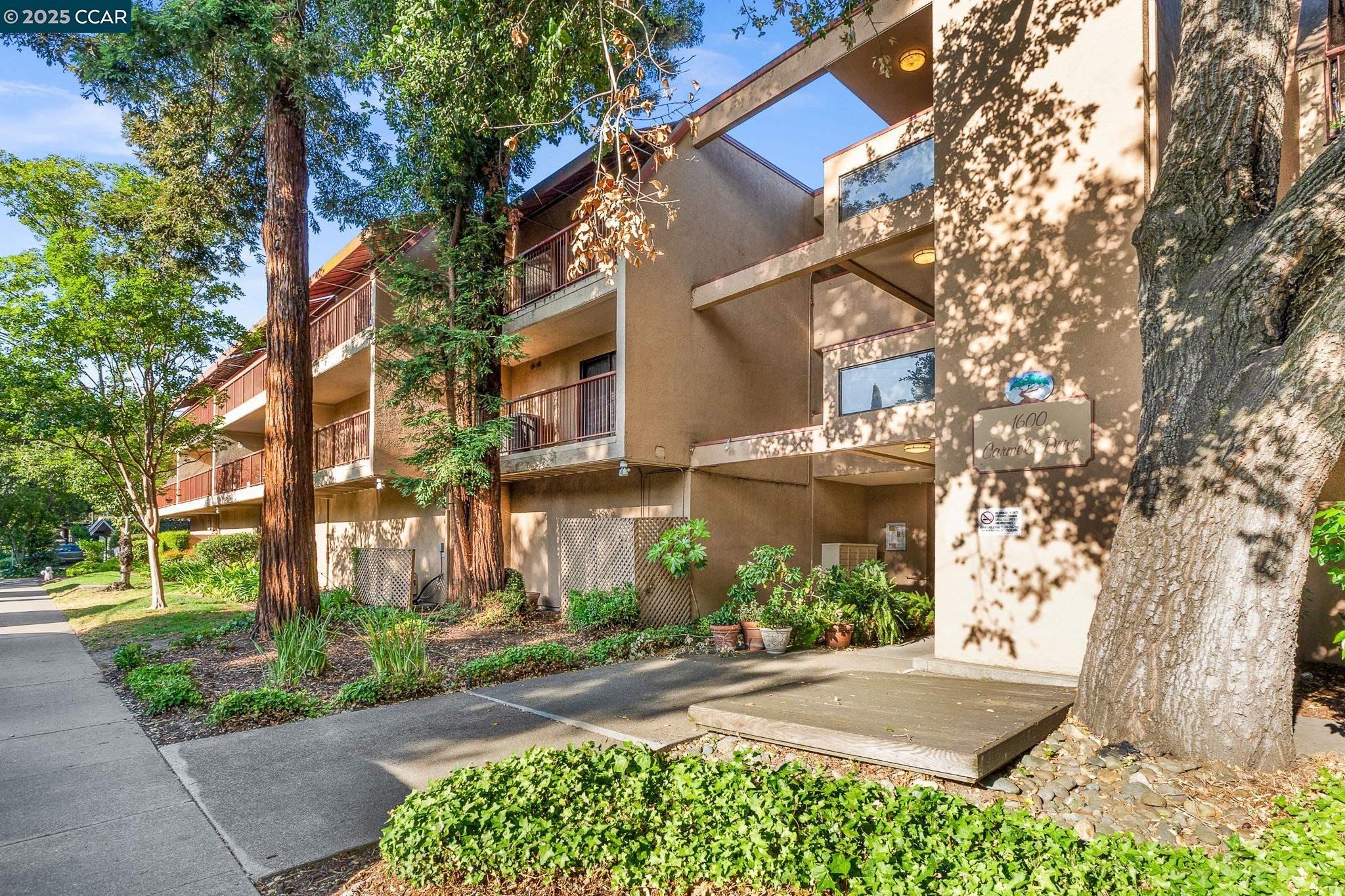 More Details about MLS # 41099607 : 1600 CARMEL DRIVE # 15