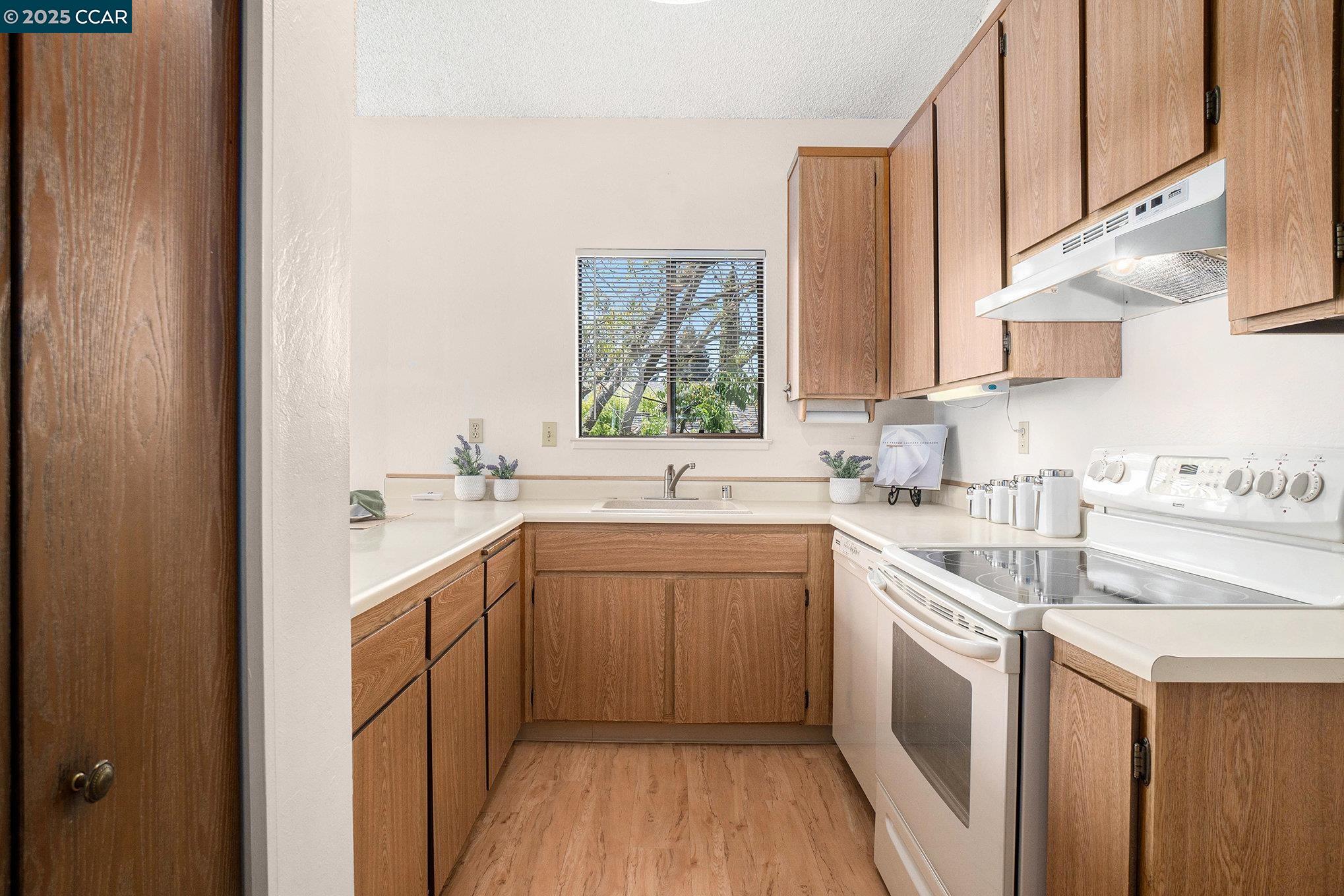 Photo #8: 41099608 Listing: Photo #8