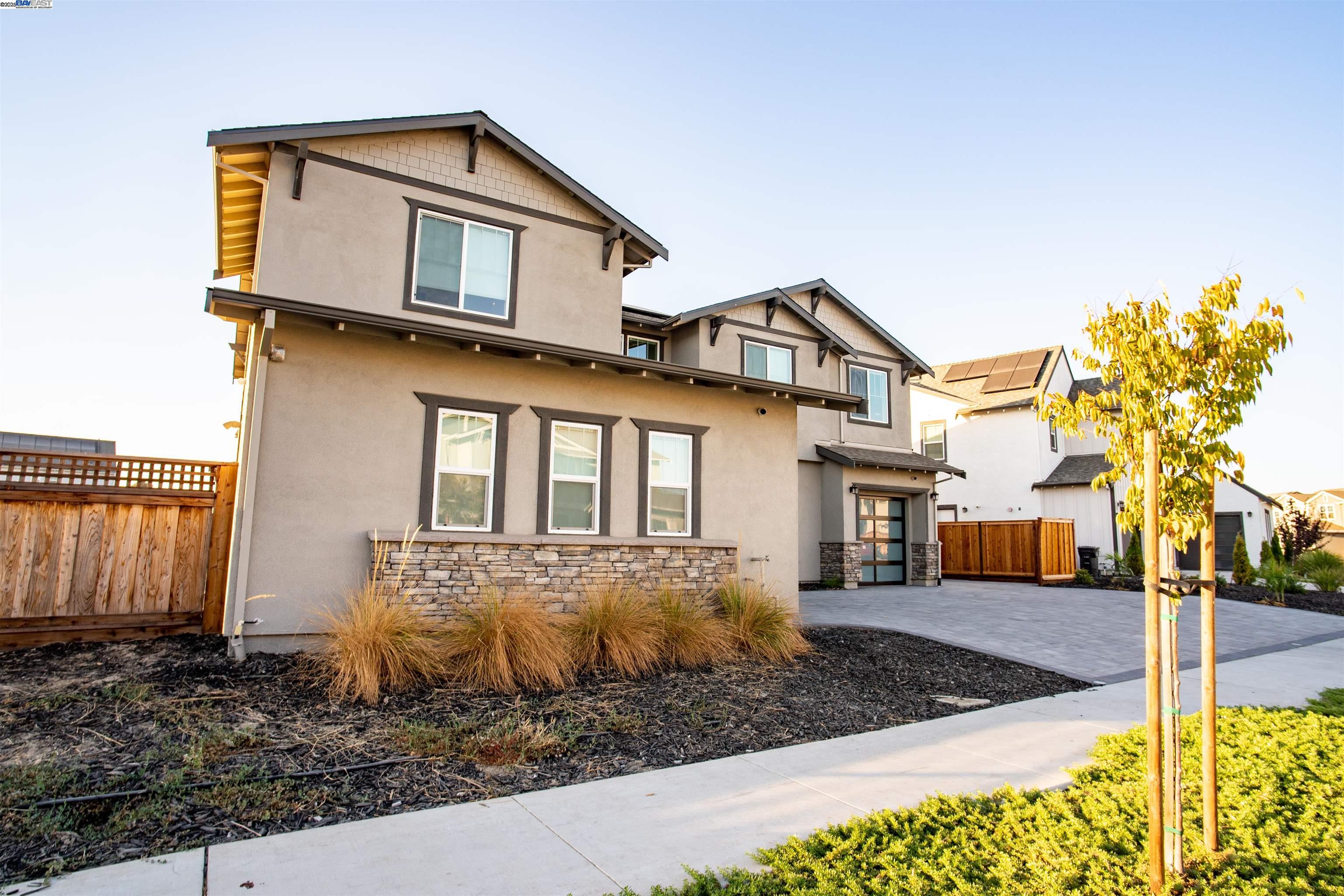 Detail Gallery Image 2 of 39 For 15991 Duggar Dr, Lathrop,  CA 95330 - 5 Beds | 4/1 Baths