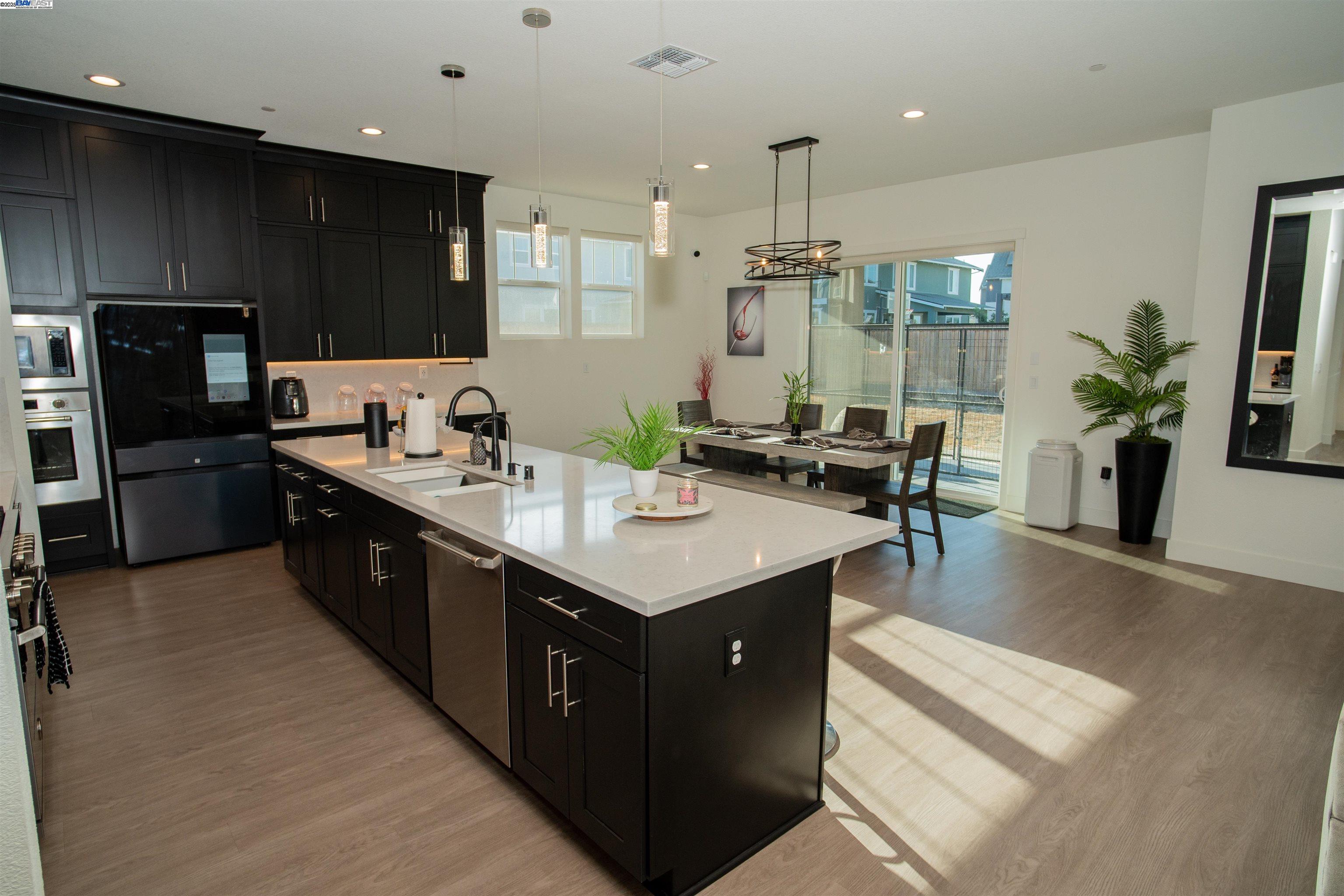 Detail Gallery Image 11 of 39 For 15991 Duggar Dr, Lathrop,  CA 95330 - 5 Beds | 4/1 Baths