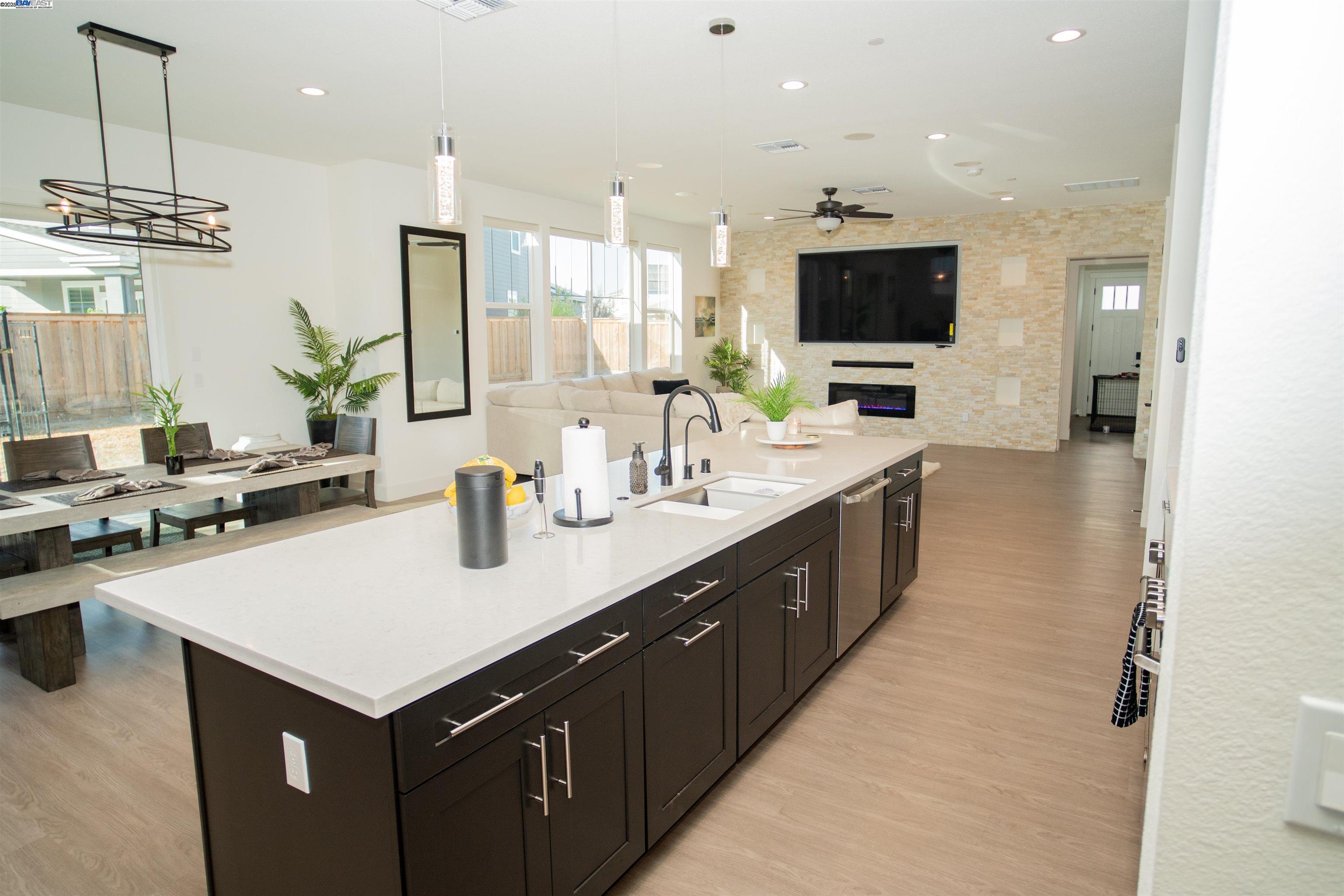Detail Gallery Image 12 of 39 For 15991 Duggar Dr, Lathrop,  CA 95330 - 5 Beds | 4/1 Baths