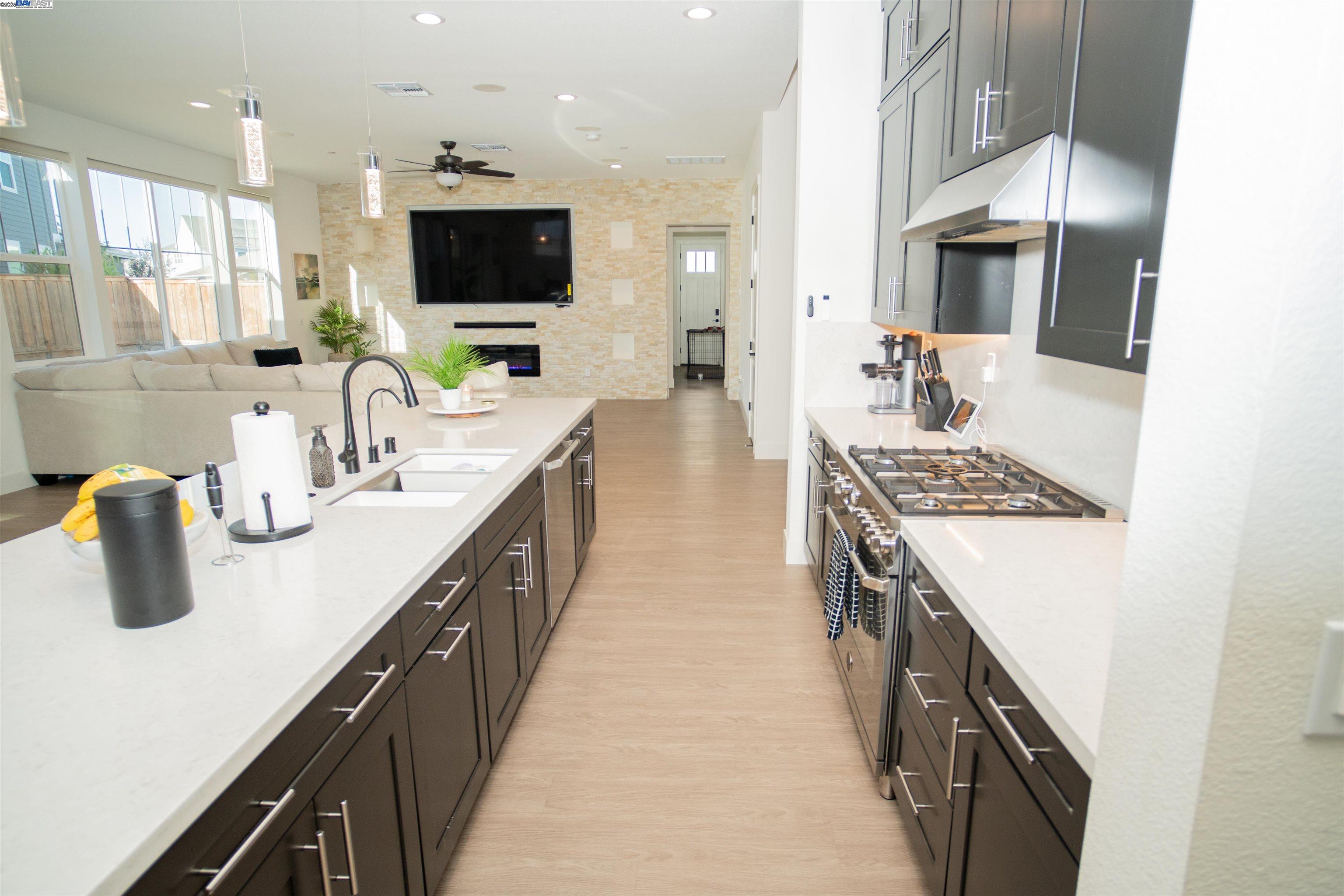 Detail Gallery Image 13 of 39 For 15991 Duggar Dr, Lathrop,  CA 95330 - 5 Beds | 4/1 Baths