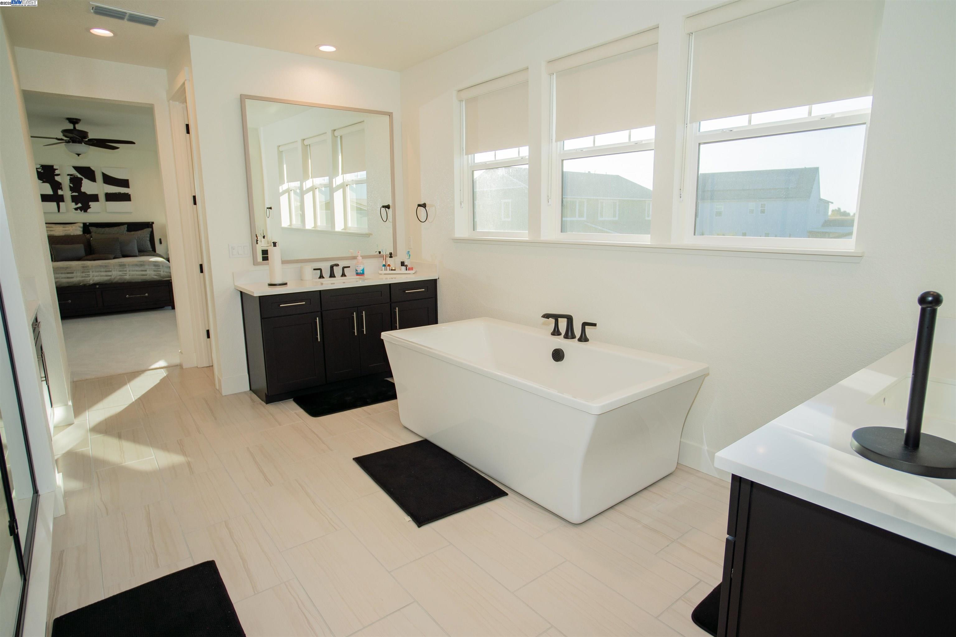 Detail Gallery Image 28 of 39 For 15991 Duggar Dr, Lathrop,  CA 95330 - 5 Beds | 4/1 Baths