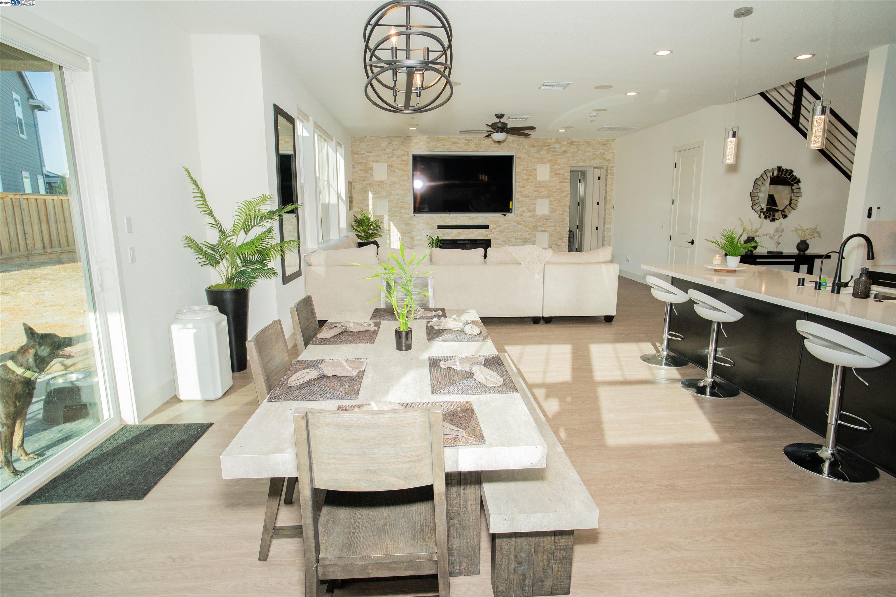 Detail Gallery Image 7 of 39 For 15991 Duggar Dr, Lathrop,  CA 95330 - 5 Beds | 4/1 Baths