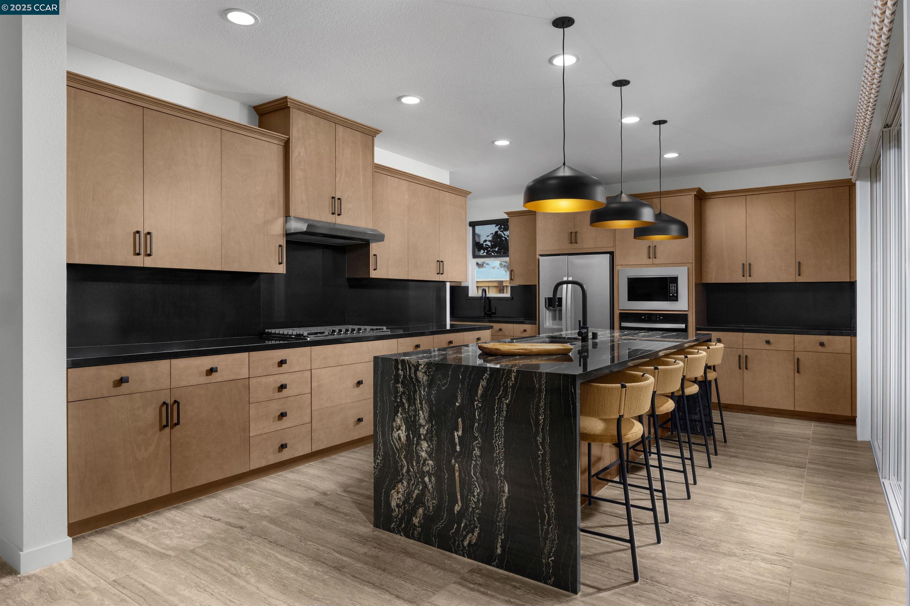 Detail Gallery Image 4 of 16 For 17013 Aldergrove Court, Lathrop,  CA 95330 - 4 Beds | 3/1 Baths