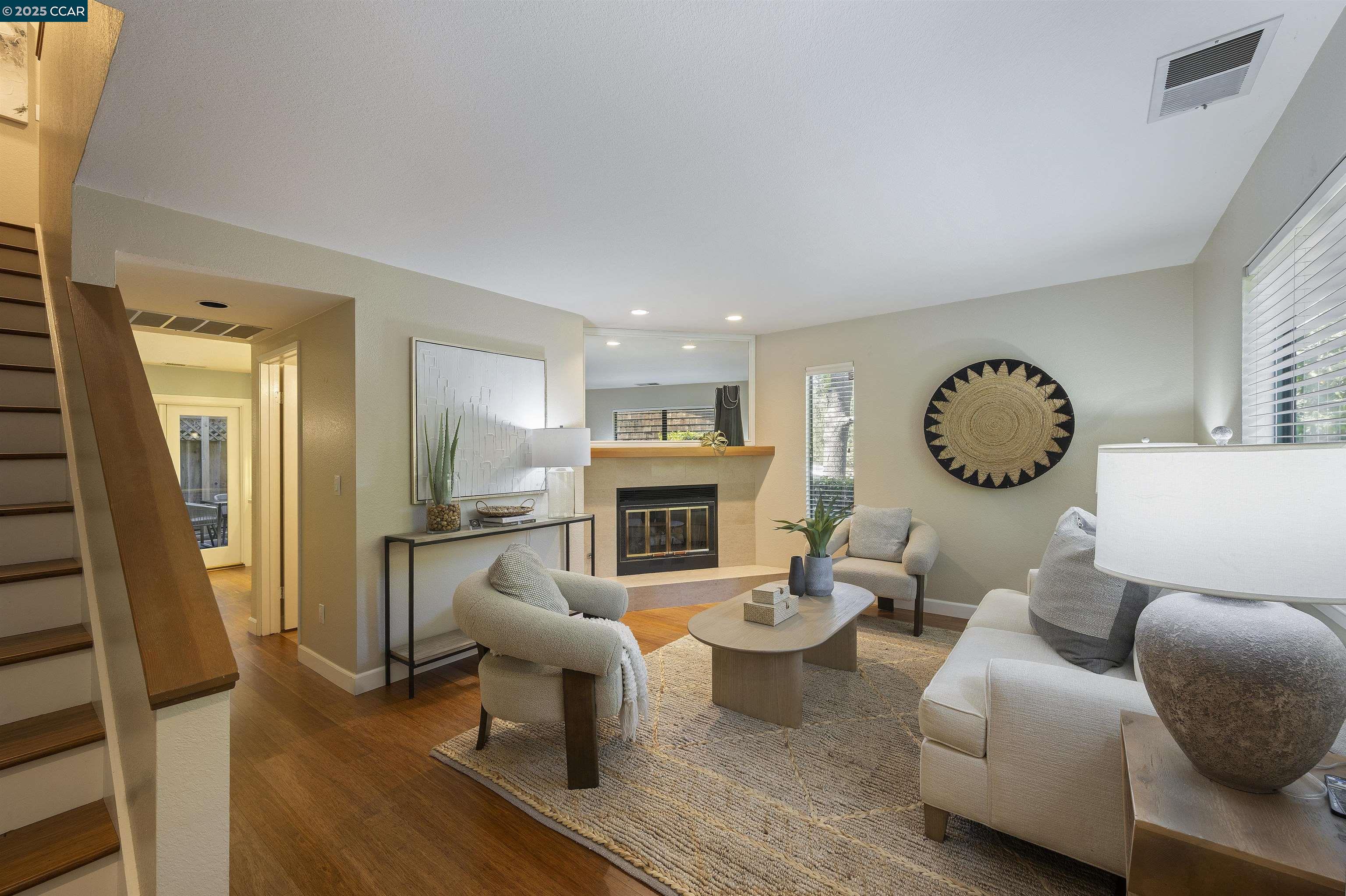 Photo #2: 41099625 Listing 