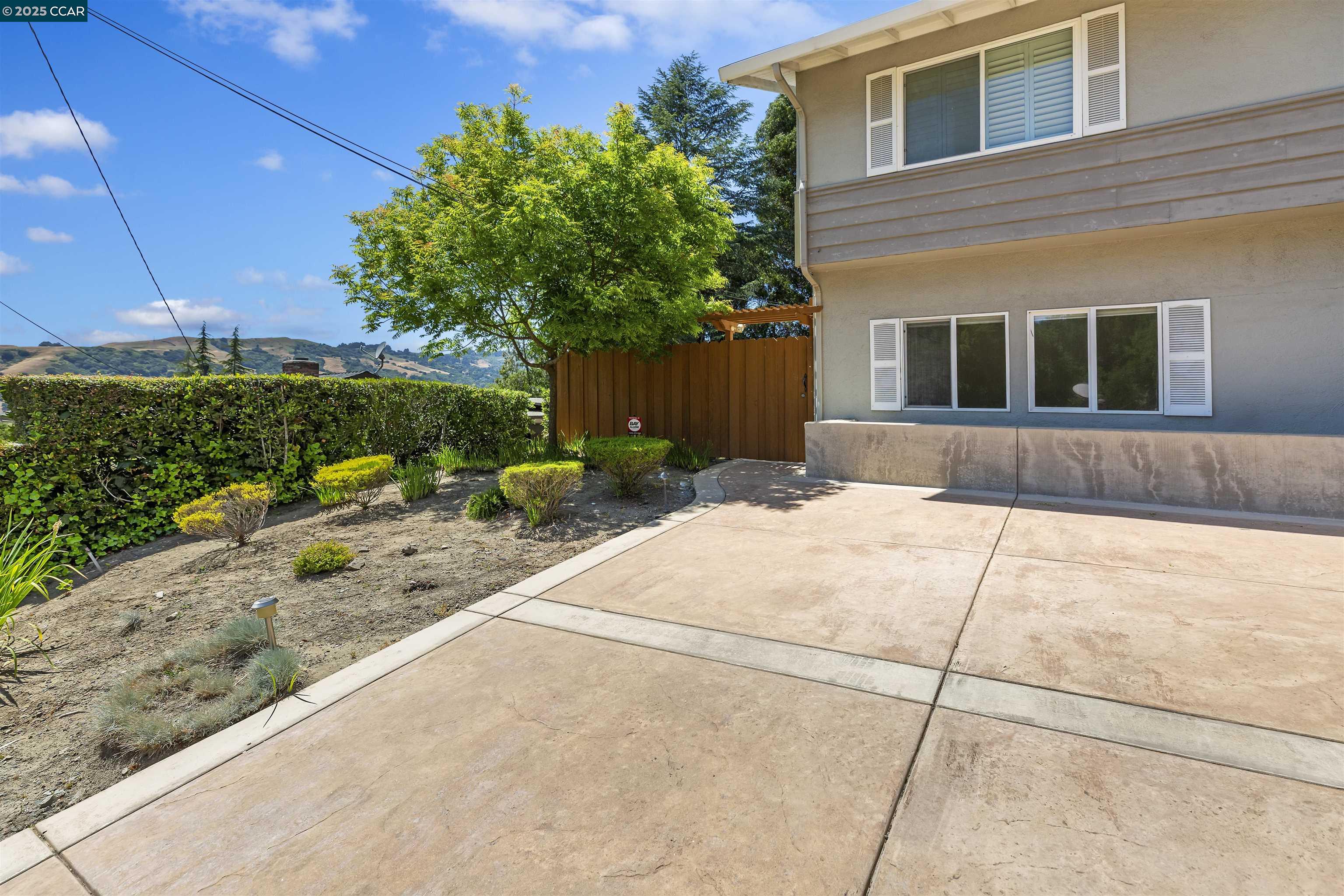 Detail Gallery Image 1 of 1 For 25 Bates Blvd in-Law,  Orinda,  CA 94563 - 1 Beds | 1 Baths