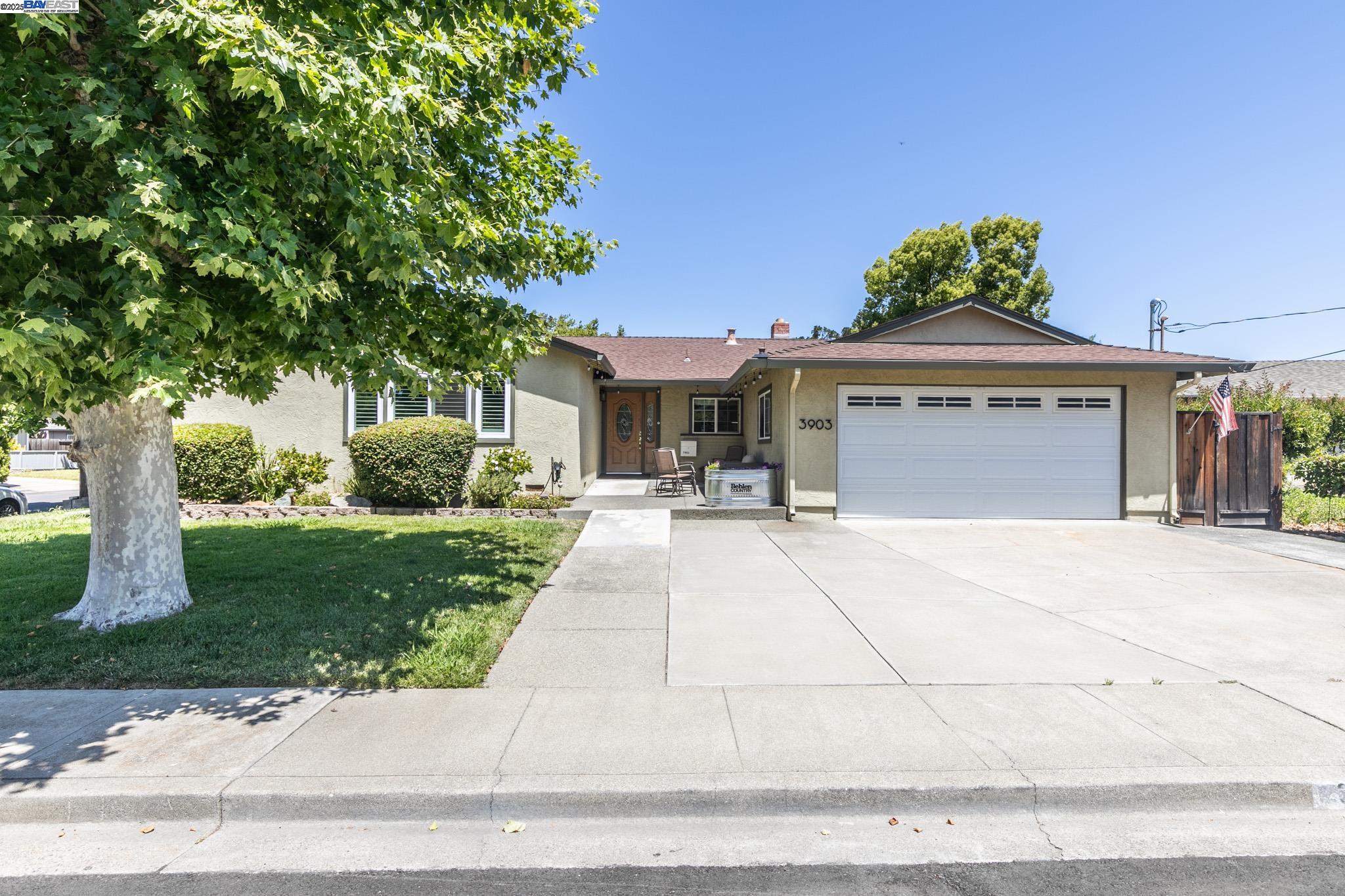 Detail Gallery Image 1 of 1 For 3903 Manzanita Ct, Concord,  CA 94519 - 3 Beds | 2 Baths