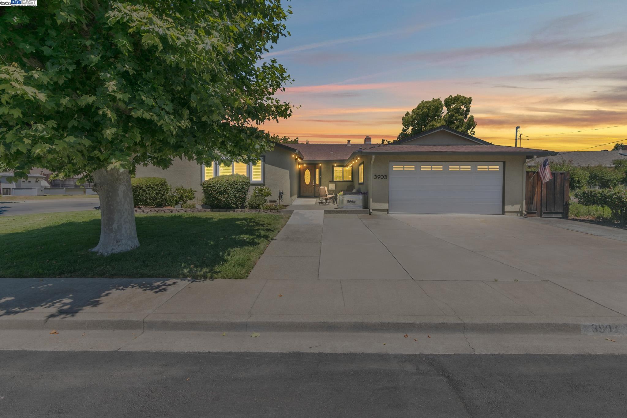 Detail Gallery Image 3 of 53 For 3903 Manzanita Ct, Concord,  CA 94519 - 3 Beds | 2 Baths
