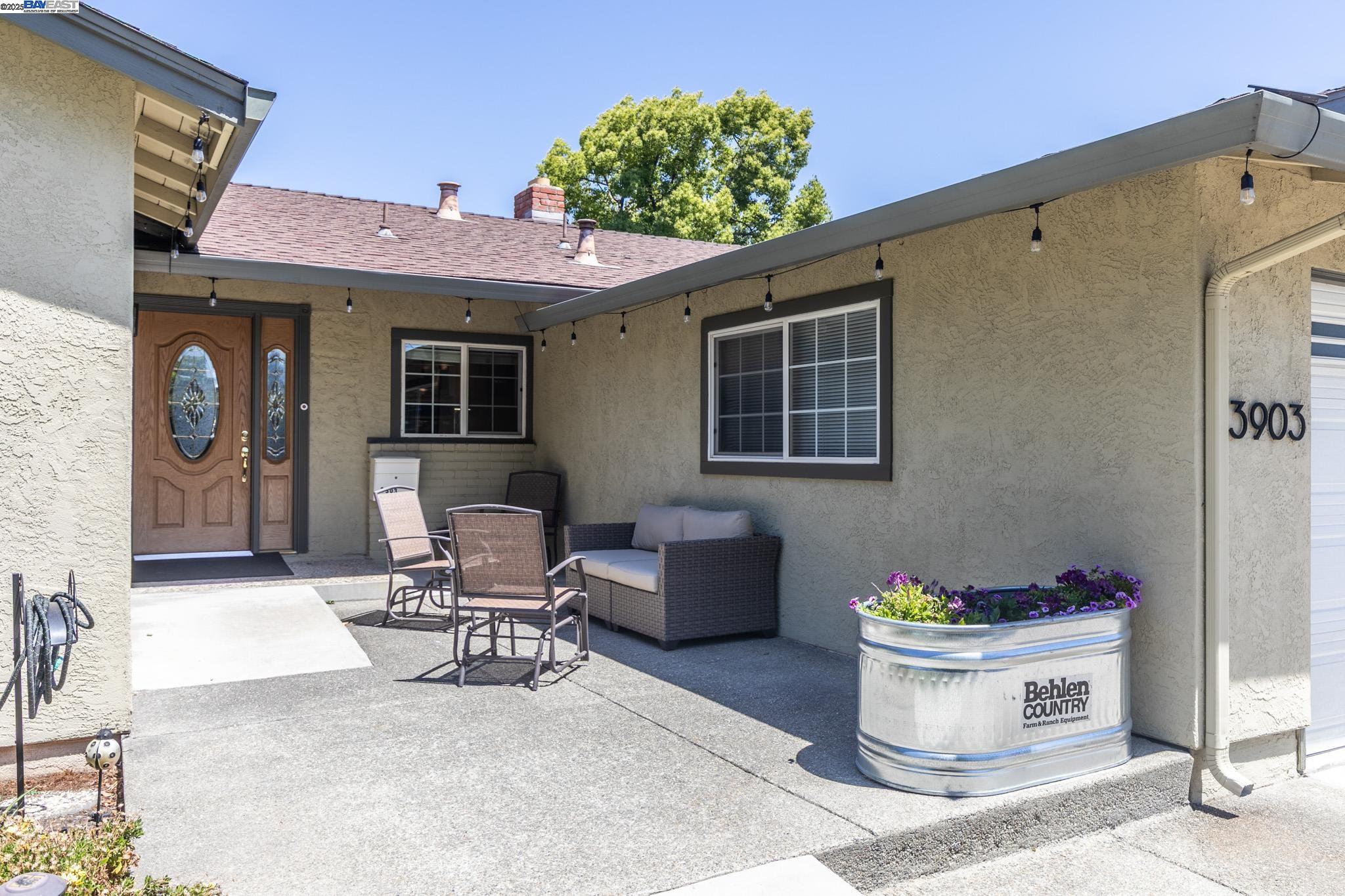 Detail Gallery Image 5 of 53 For 3903 Manzanita Ct, Concord,  CA 94519 - 3 Beds | 2 Baths
