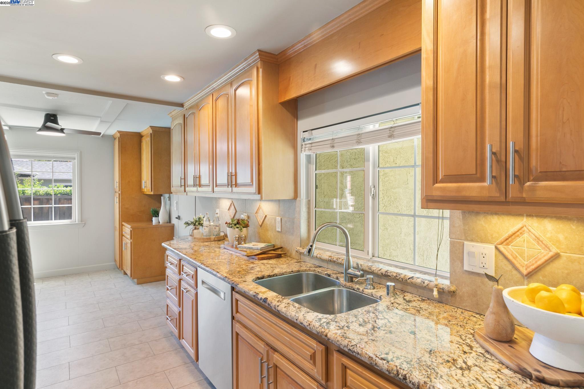Detail Gallery Image 7 of 53 For 3903 Manzanita Ct, Concord,  CA 94519 - 3 Beds | 2 Baths
