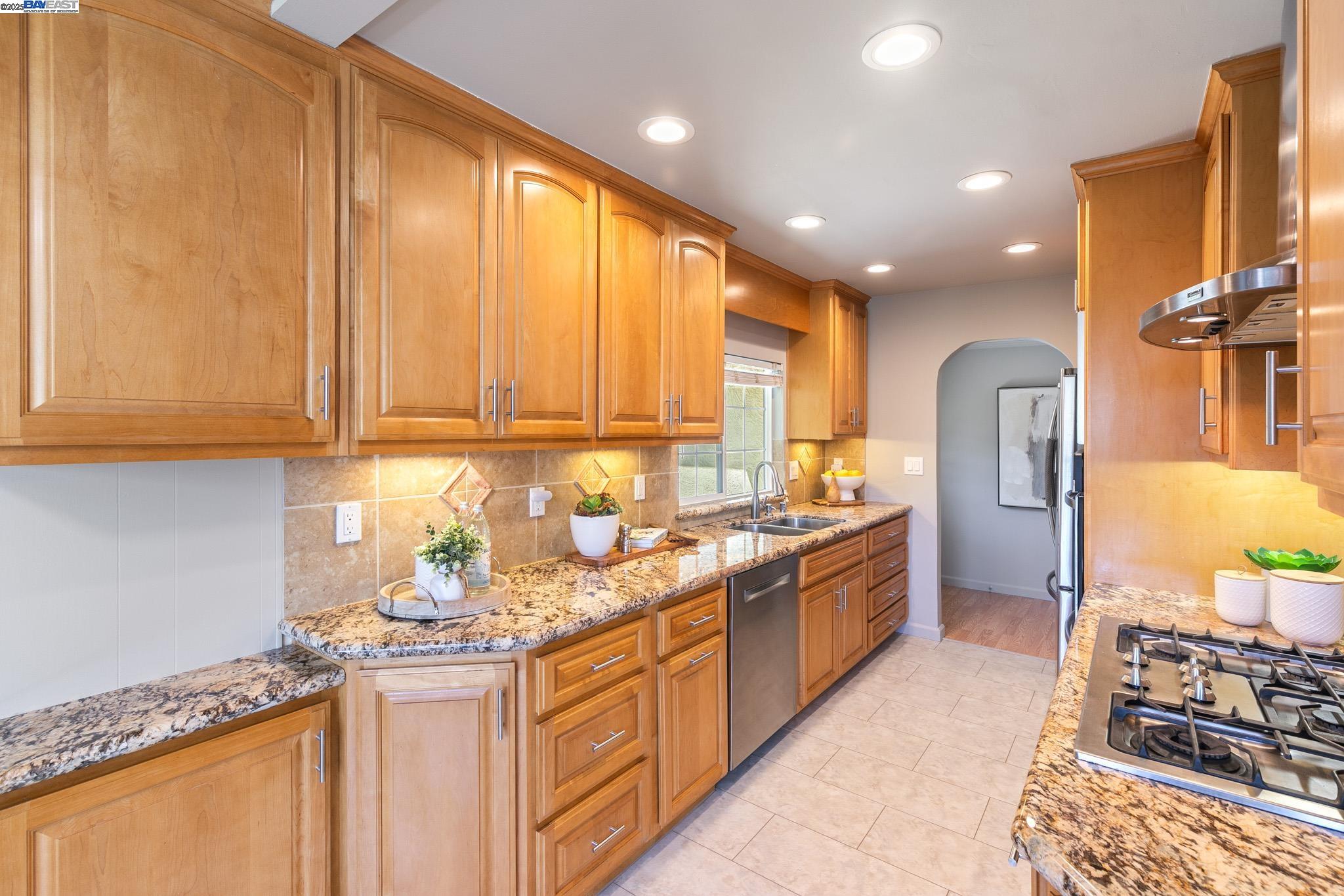 Detail Gallery Image 10 of 53 For 3903 Manzanita Ct, Concord,  CA 94519 - 3 Beds | 2 Baths