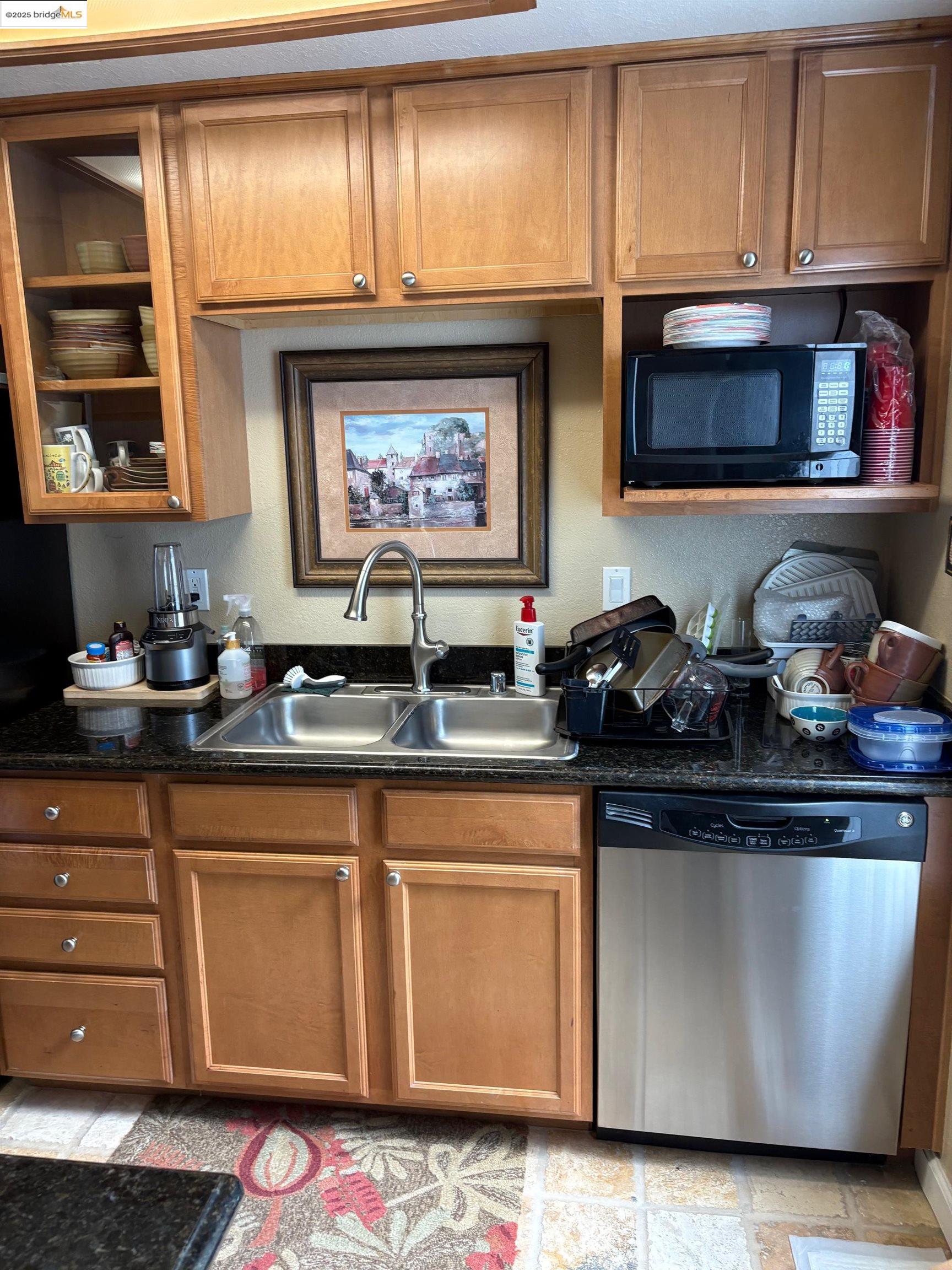 Detail Gallery Image 7 of 16 For 3933 Dale Rd. #B,  Modesto,  CA 95356 - 2 Beds | 2 Baths