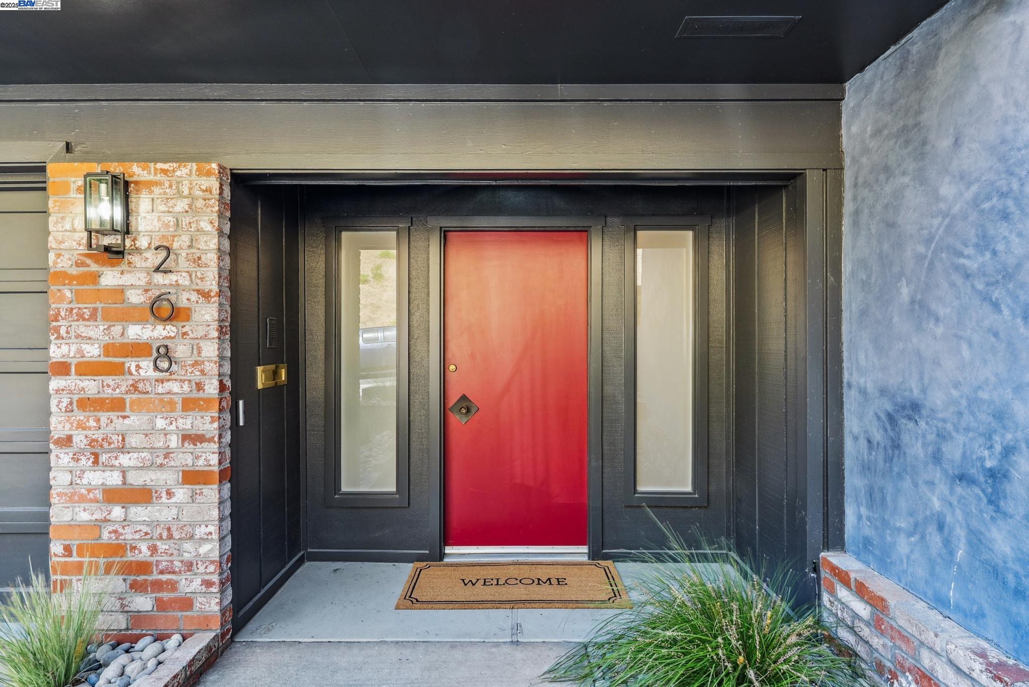Detail Gallery Image 2 of 43 For 268 Gold Mine Dr, San Francisco,  CA 94131 - 4 Beds | 3 Baths