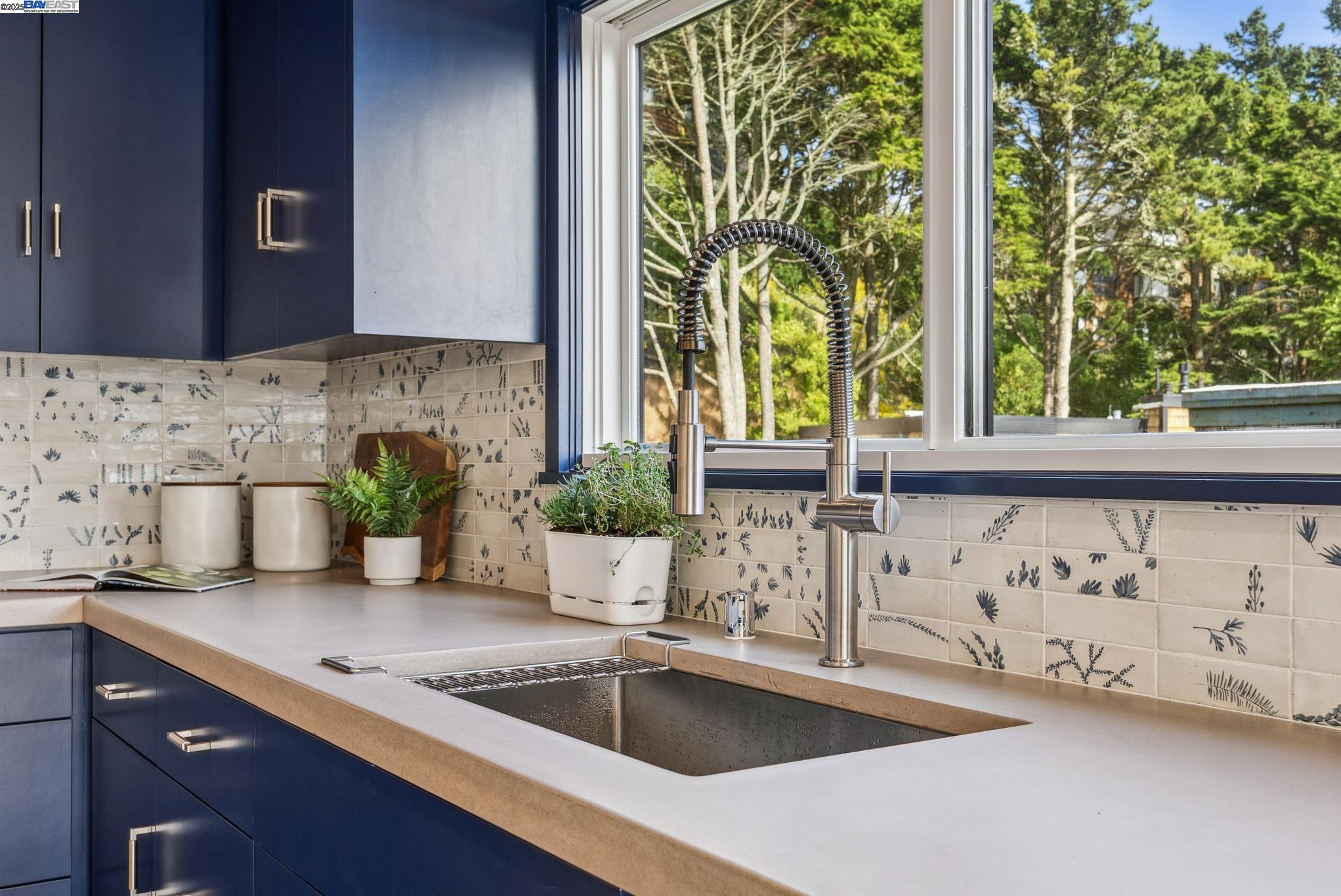 Detail Gallery Image 12 of 43 For 268 Gold Mine Dr, San Francisco,  CA 94131 - 4 Beds | 3 Baths