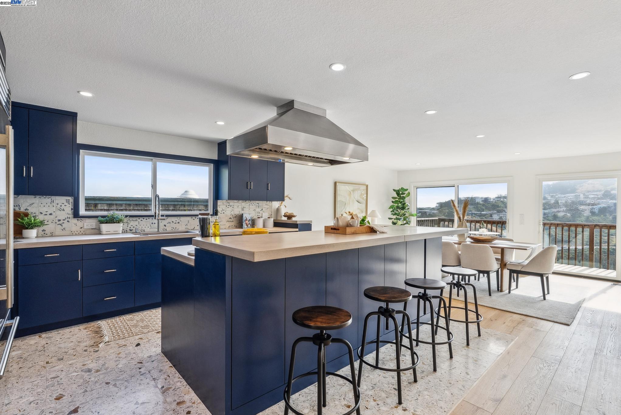 Detail Gallery Image 13 of 43 For 268 Gold Mine Dr, San Francisco,  CA 94131 - 4 Beds | 3 Baths