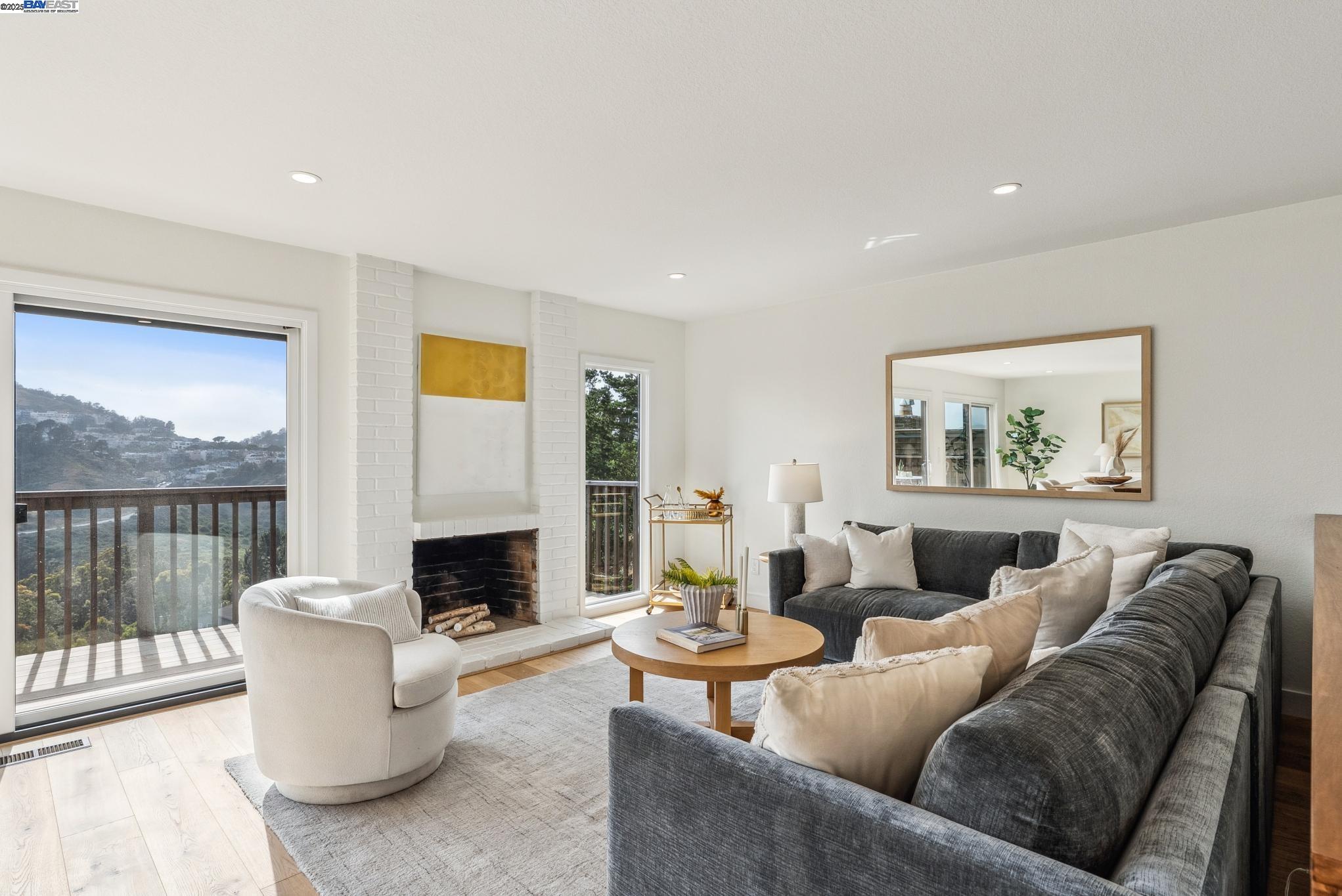 Detail Gallery Image 17 of 43 For 268 Gold Mine Dr, San Francisco,  CA 94131 - 4 Beds | 3 Baths