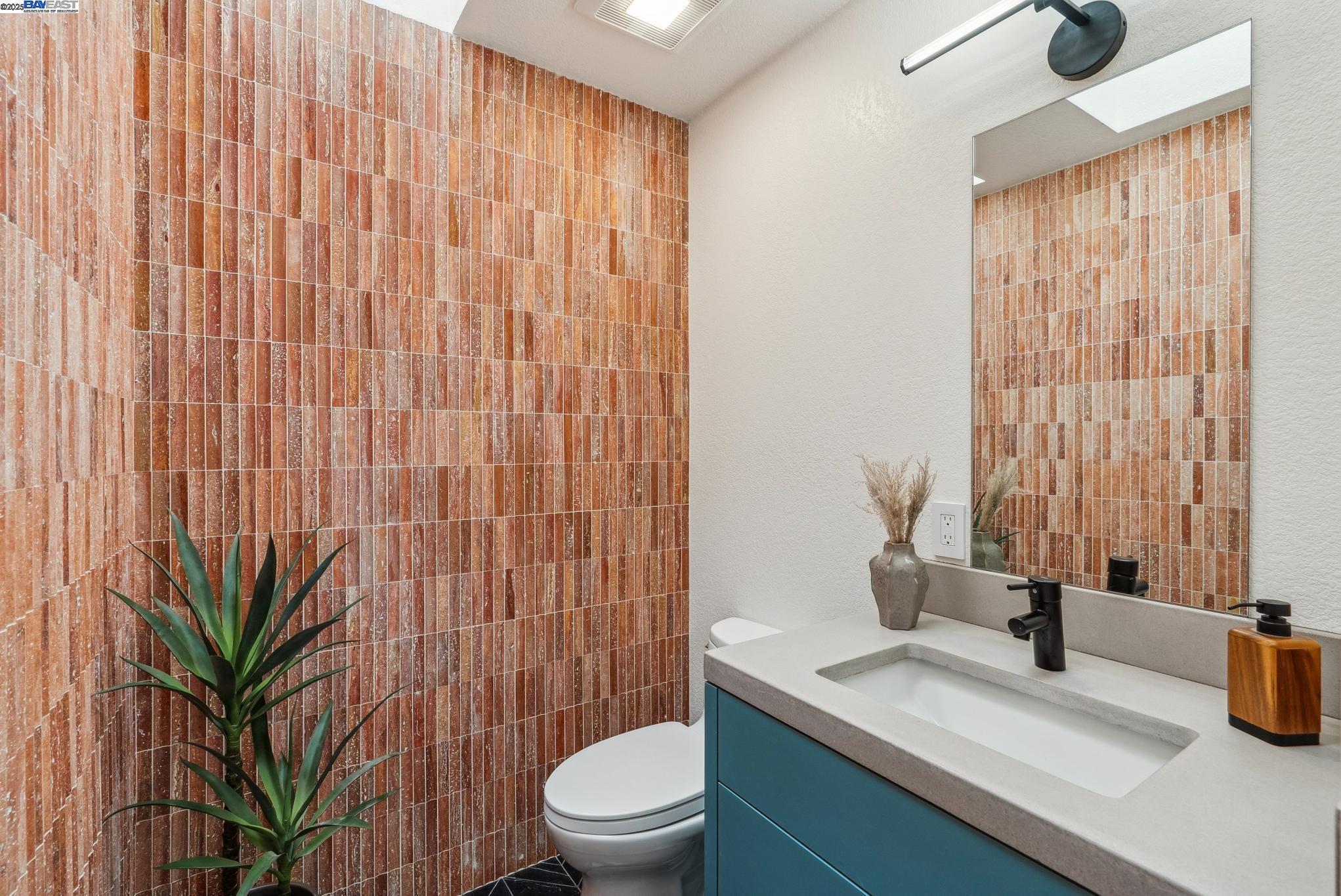Detail Gallery Image 19 of 43 For 268 Gold Mine Dr, San Francisco,  CA 94131 - 4 Beds | 3 Baths