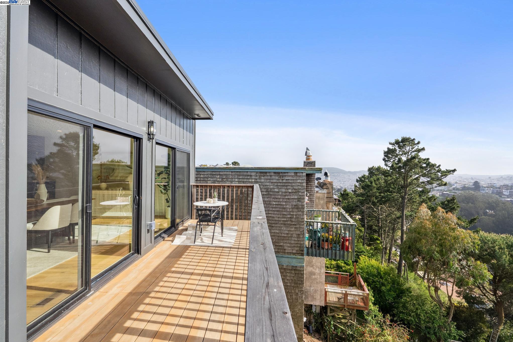 Detail Gallery Image 20 of 43 For 268 Gold Mine Dr, San Francisco,  CA 94131 - 4 Beds | 3 Baths