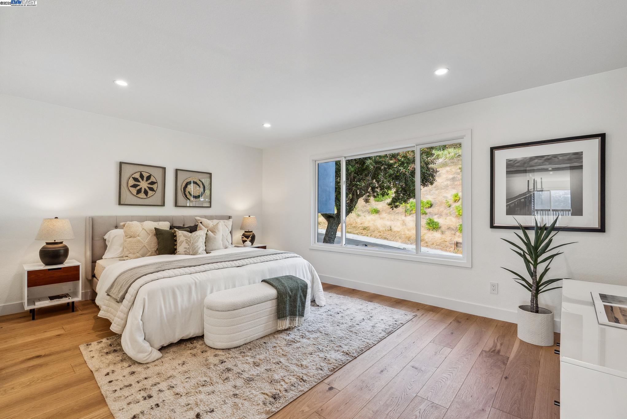 Detail Gallery Image 22 of 43 For 268 Gold Mine Dr, San Francisco,  CA 94131 - 4 Beds | 3 Baths