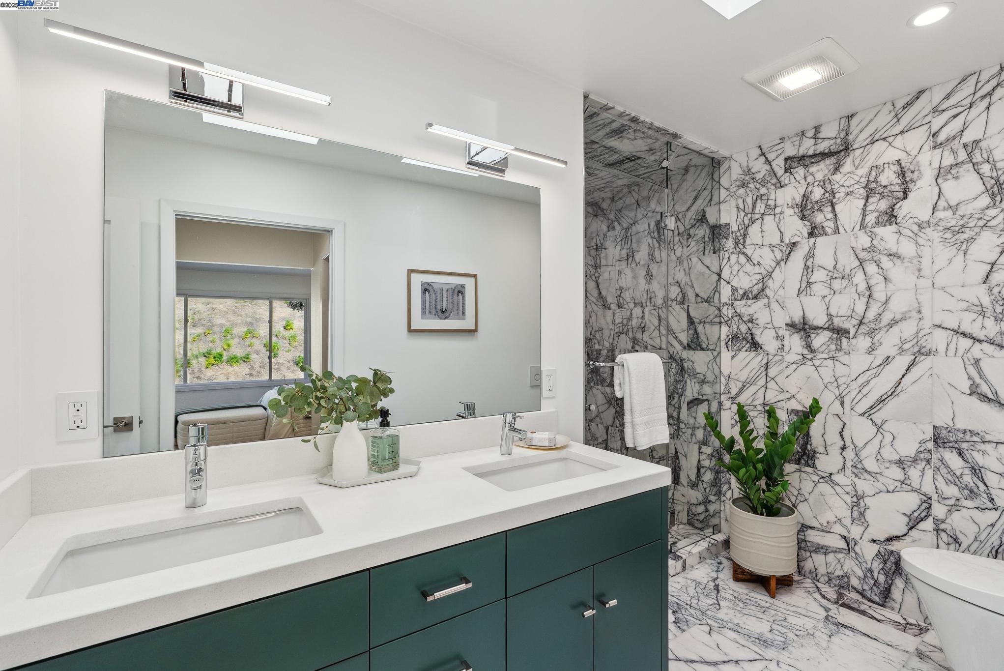 Detail Gallery Image 24 of 43 For 268 Gold Mine Dr, San Francisco,  CA 94131 - 4 Beds | 3 Baths