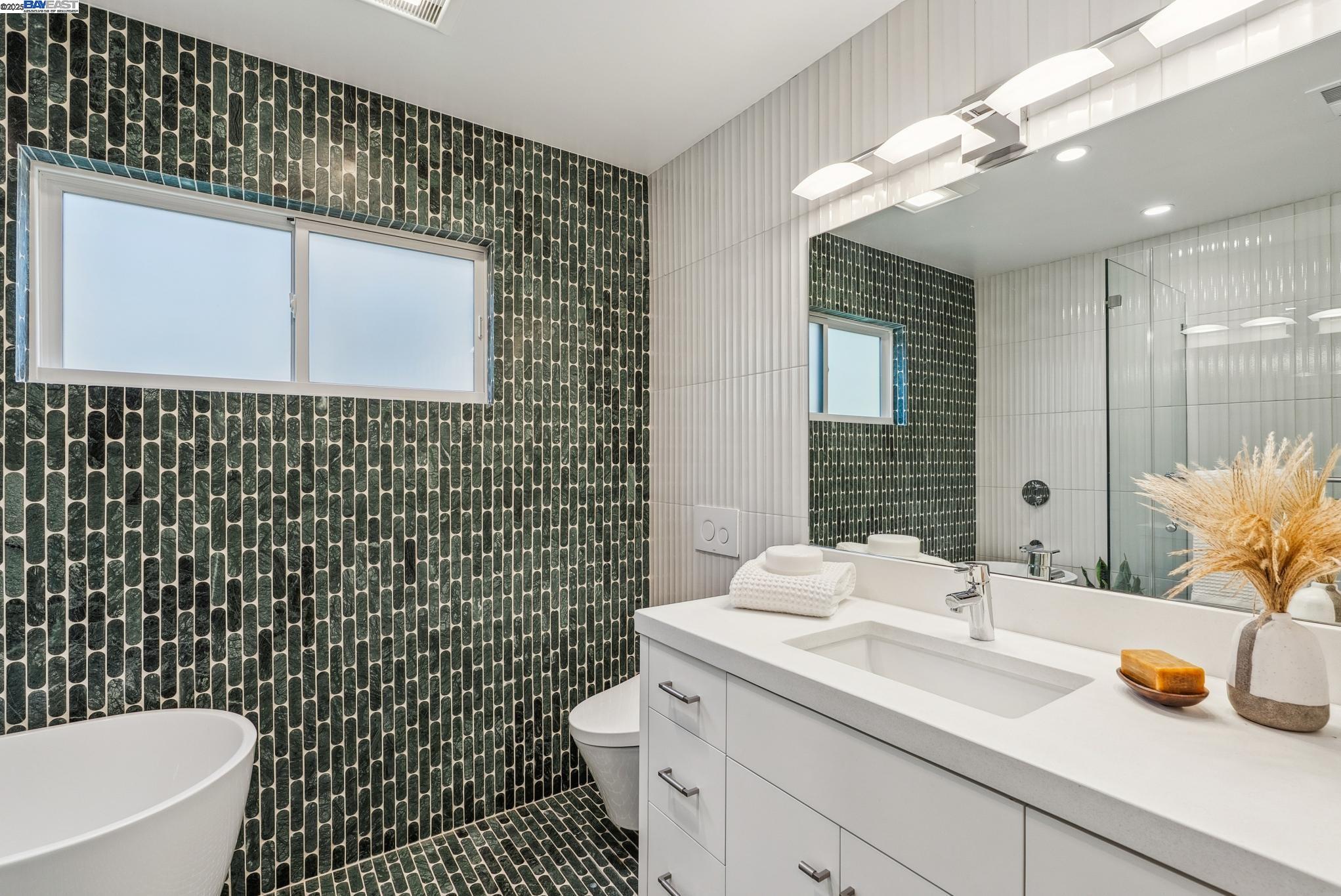 Detail Gallery Image 30 of 43 For 268 Gold Mine Dr, San Francisco,  CA 94131 - 4 Beds | 3 Baths
