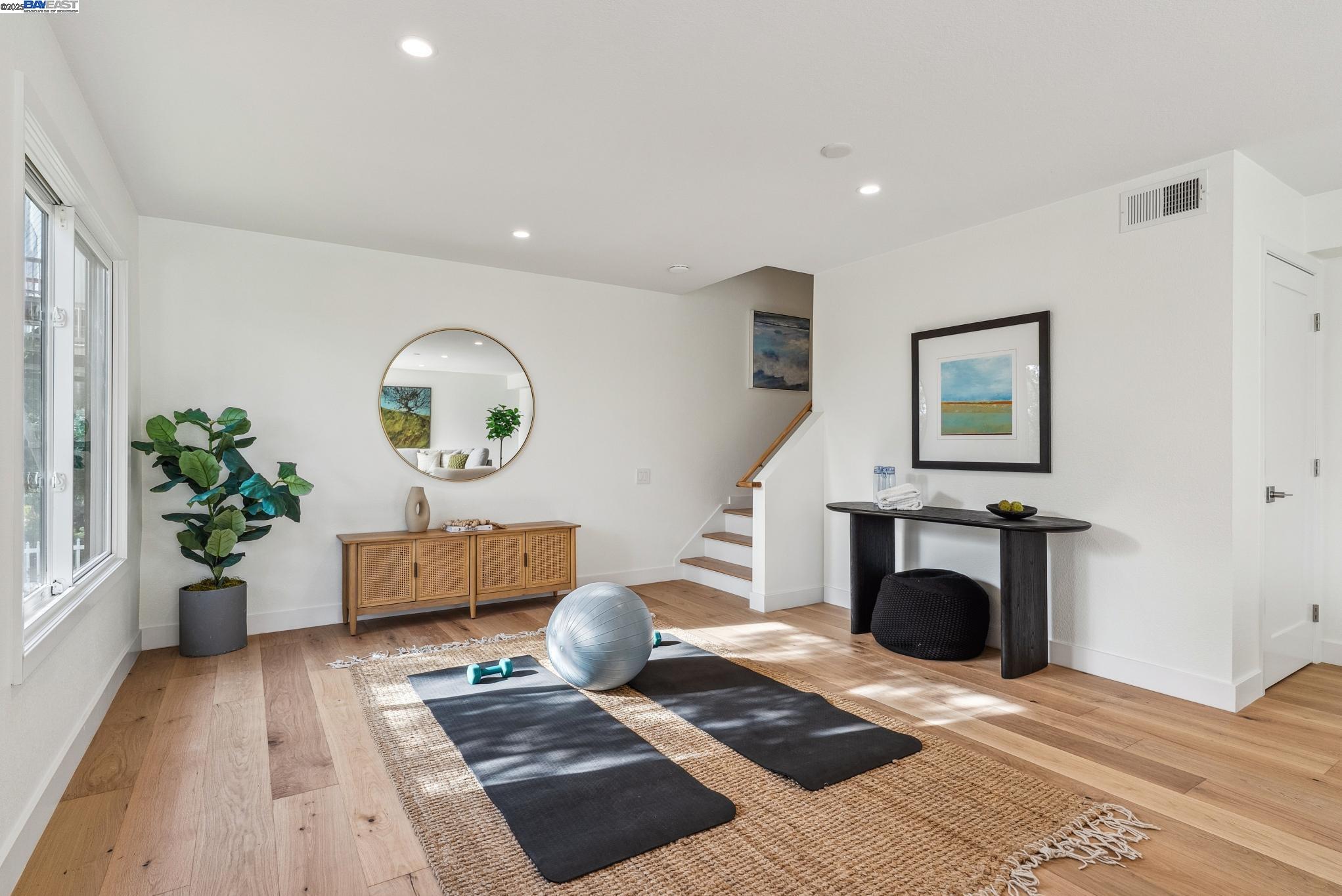 Detail Gallery Image 33 of 43 For 268 Gold Mine Dr, San Francisco,  CA 94131 - 4 Beds | 3 Baths