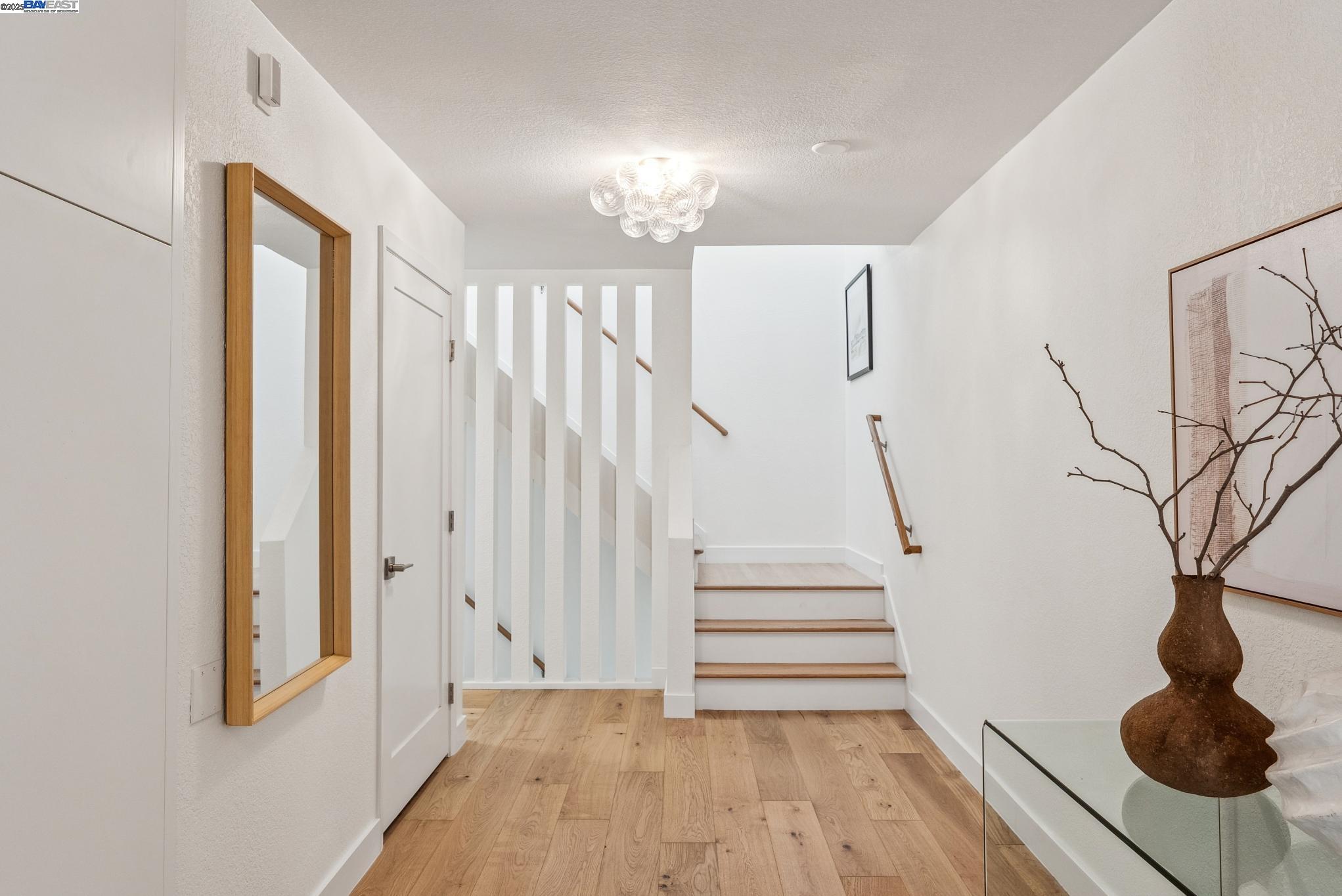 Detail Gallery Image 5 of 43 For 268 Gold Mine Dr, San Francisco,  CA 94131 - 4 Beds | 3 Baths