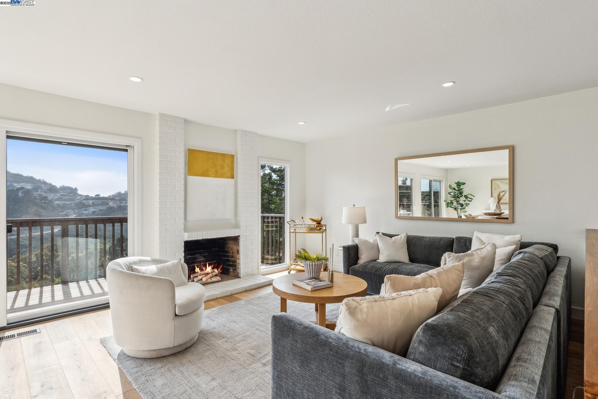 Detail Gallery Image 6 of 43 For 268 Gold Mine Dr, San Francisco,  CA 94131 - 4 Beds | 3 Baths