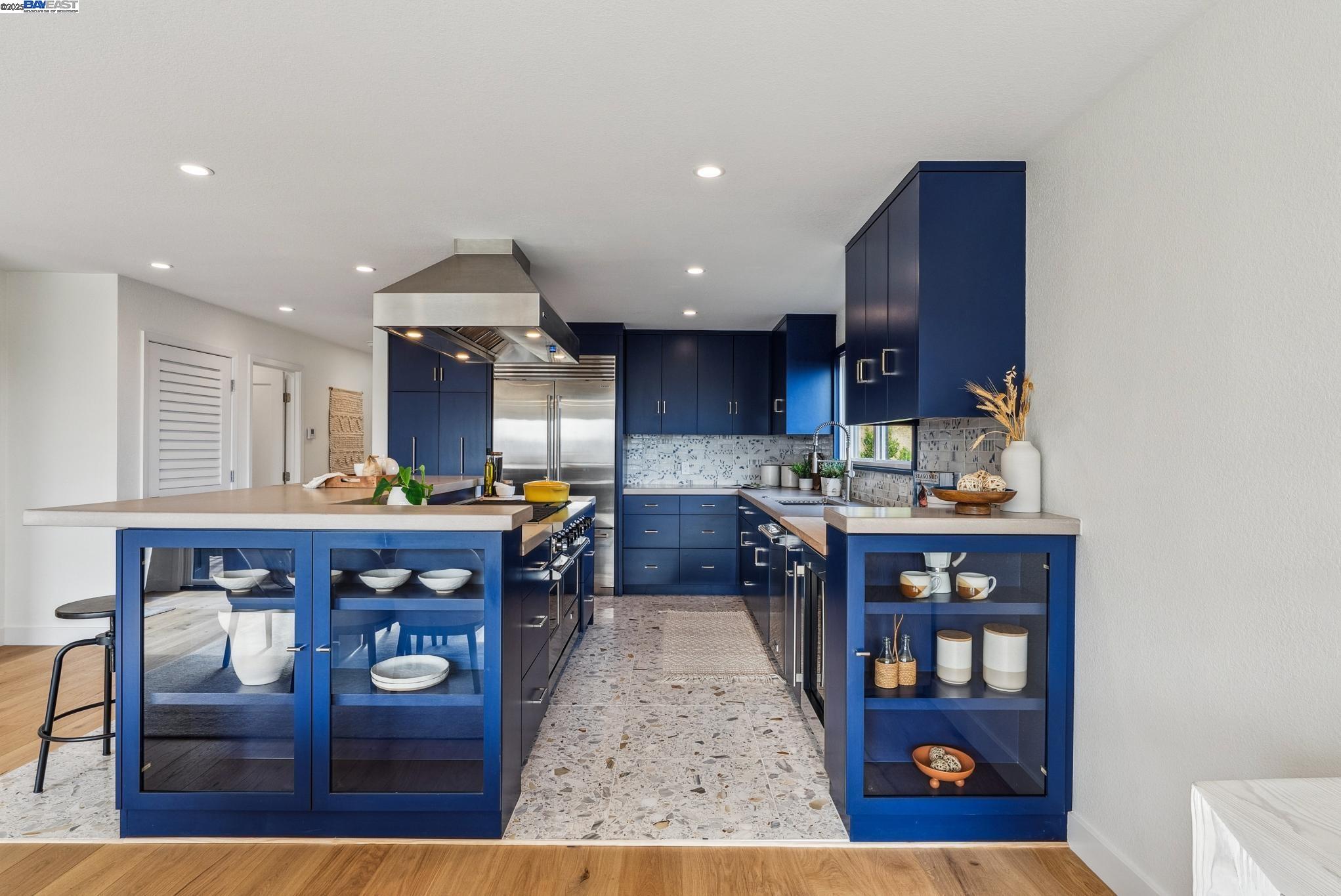 Detail Gallery Image 8 of 43 For 268 Gold Mine Dr, San Francisco,  CA 94131 - 4 Beds | 3 Baths