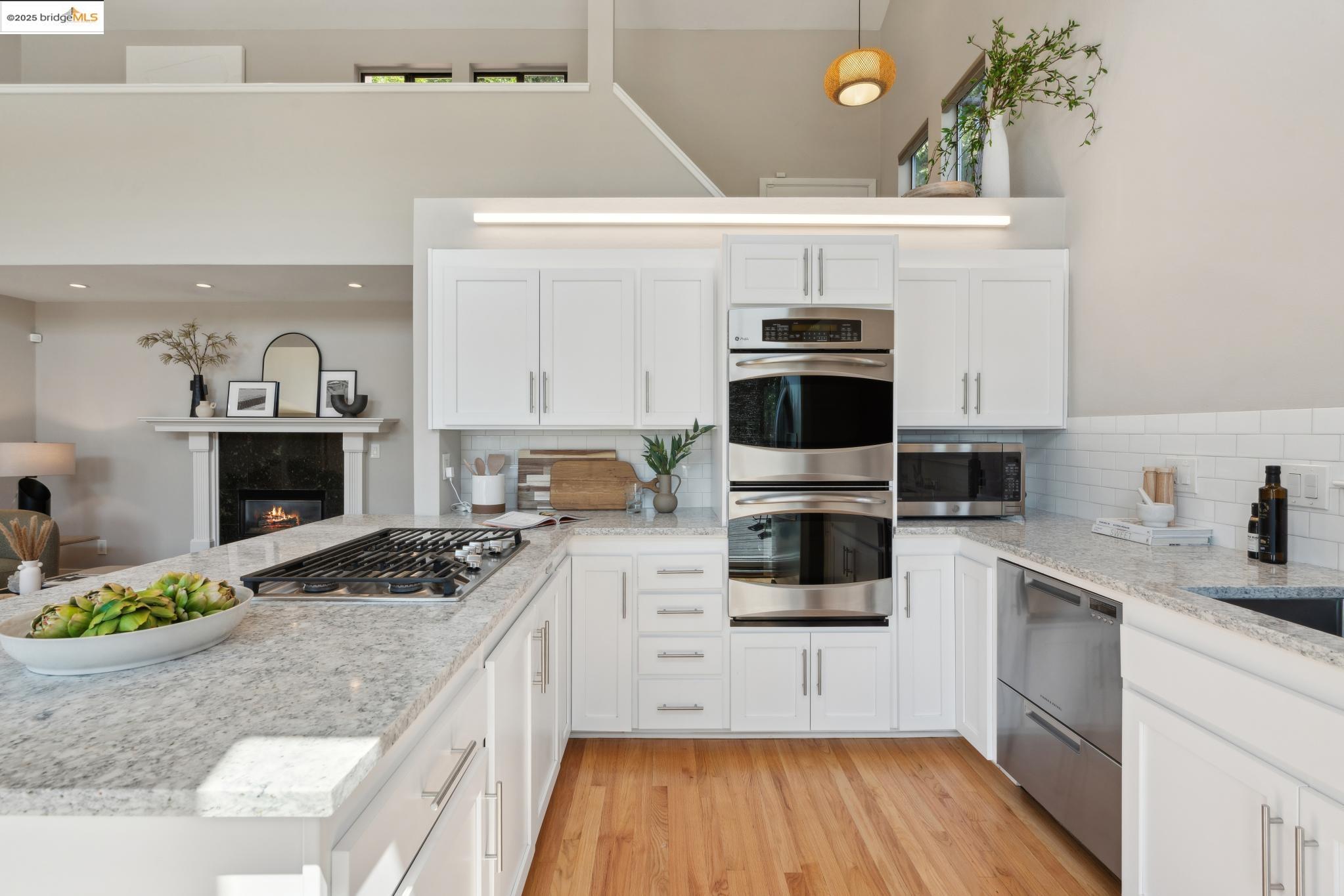 Detail Gallery Image 15 of 52 For 55 Merriewood Cir, Oakland,  CA 94611 - 3 Beds | 3 Baths