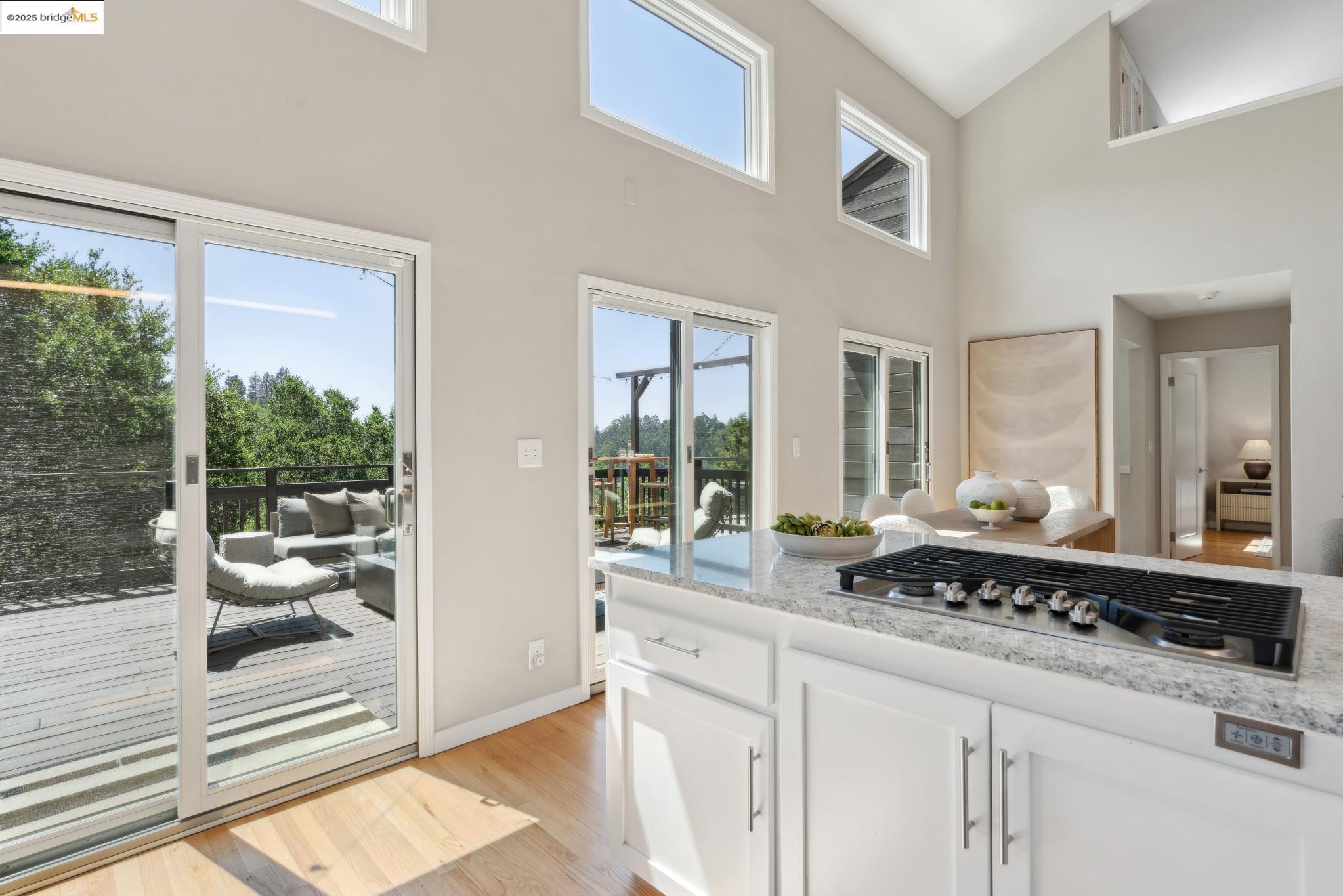 Detail Gallery Image 17 of 52 For 55 Merriewood Cir, Oakland,  CA 94611 - 3 Beds | 3 Baths
