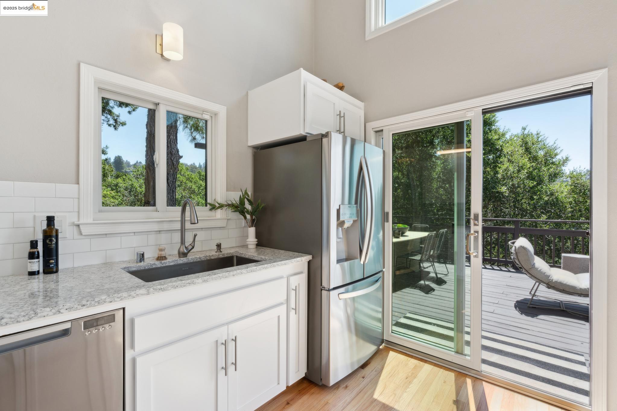 Detail Gallery Image 18 of 52 For 55 Merriewood Cir, Oakland,  CA 94611 - 3 Beds | 3 Baths