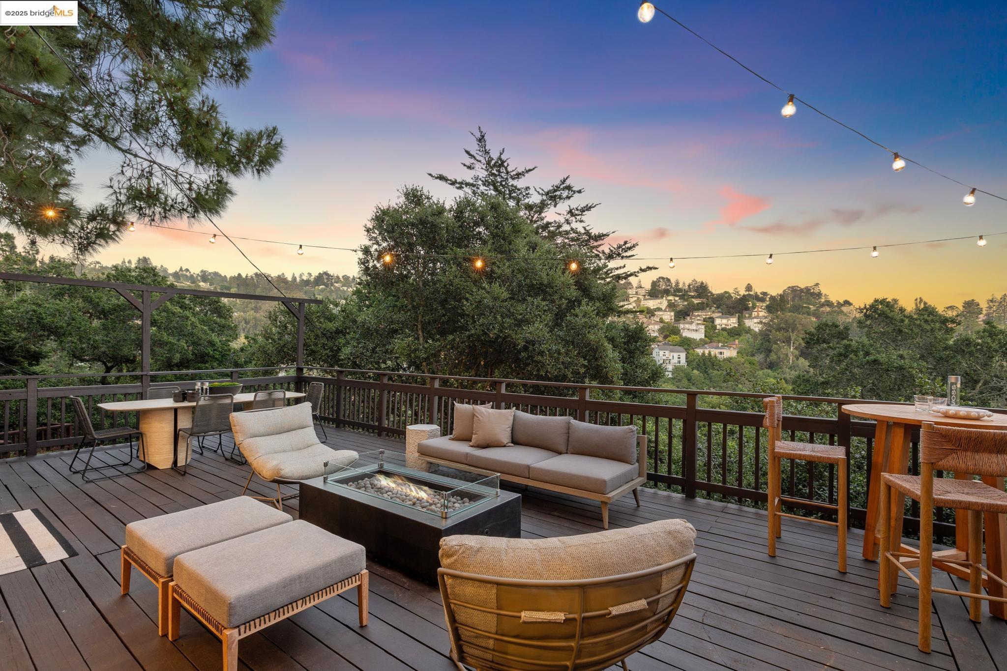 Detail Gallery Image 3 of 52 For 55 Merriewood Cir, Oakland,  CA 94611 - 3 Beds | 3 Baths
