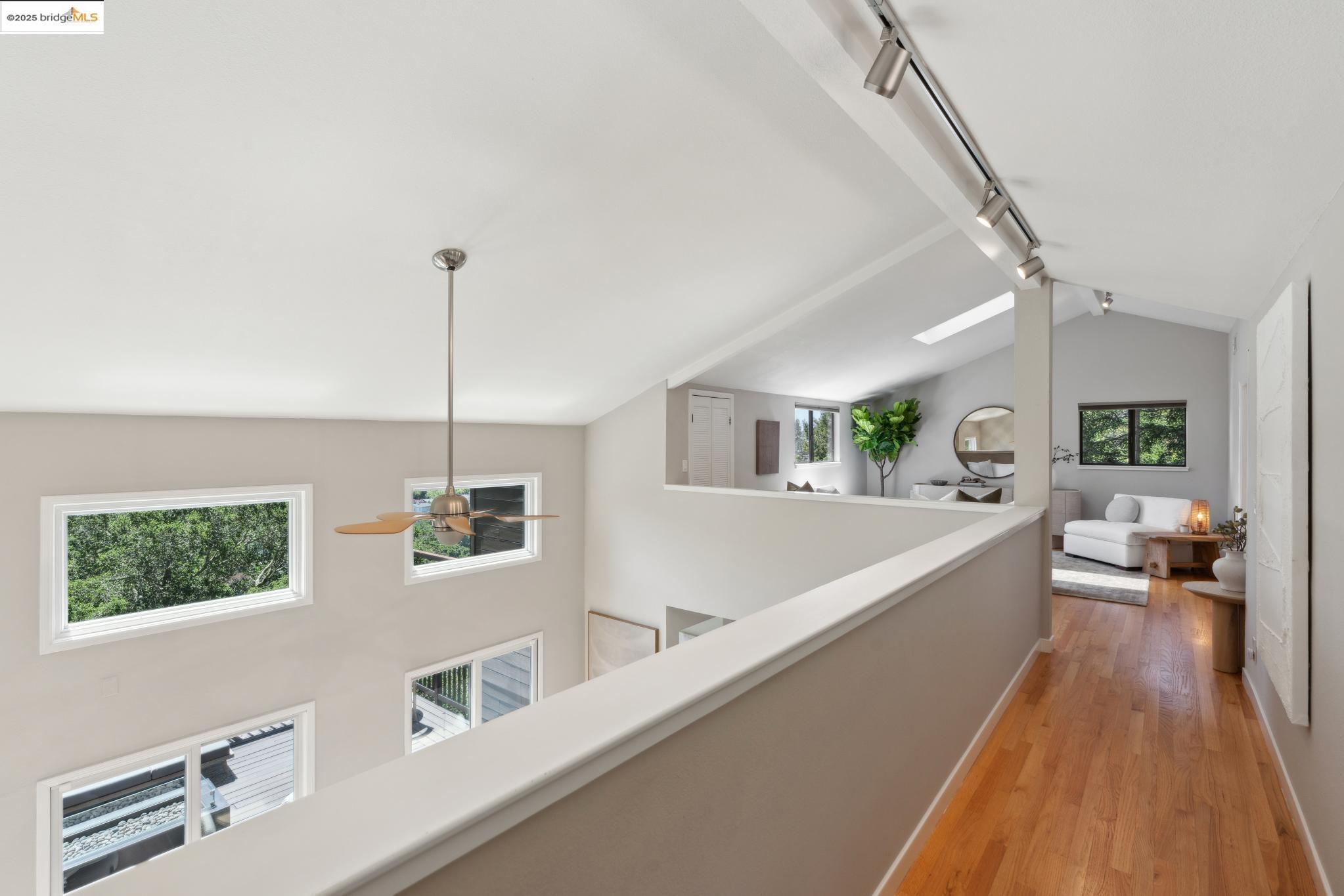 Detail Gallery Image 22 of 52 For 55 Merriewood Cir, Oakland,  CA 94611 - 3 Beds | 3 Baths