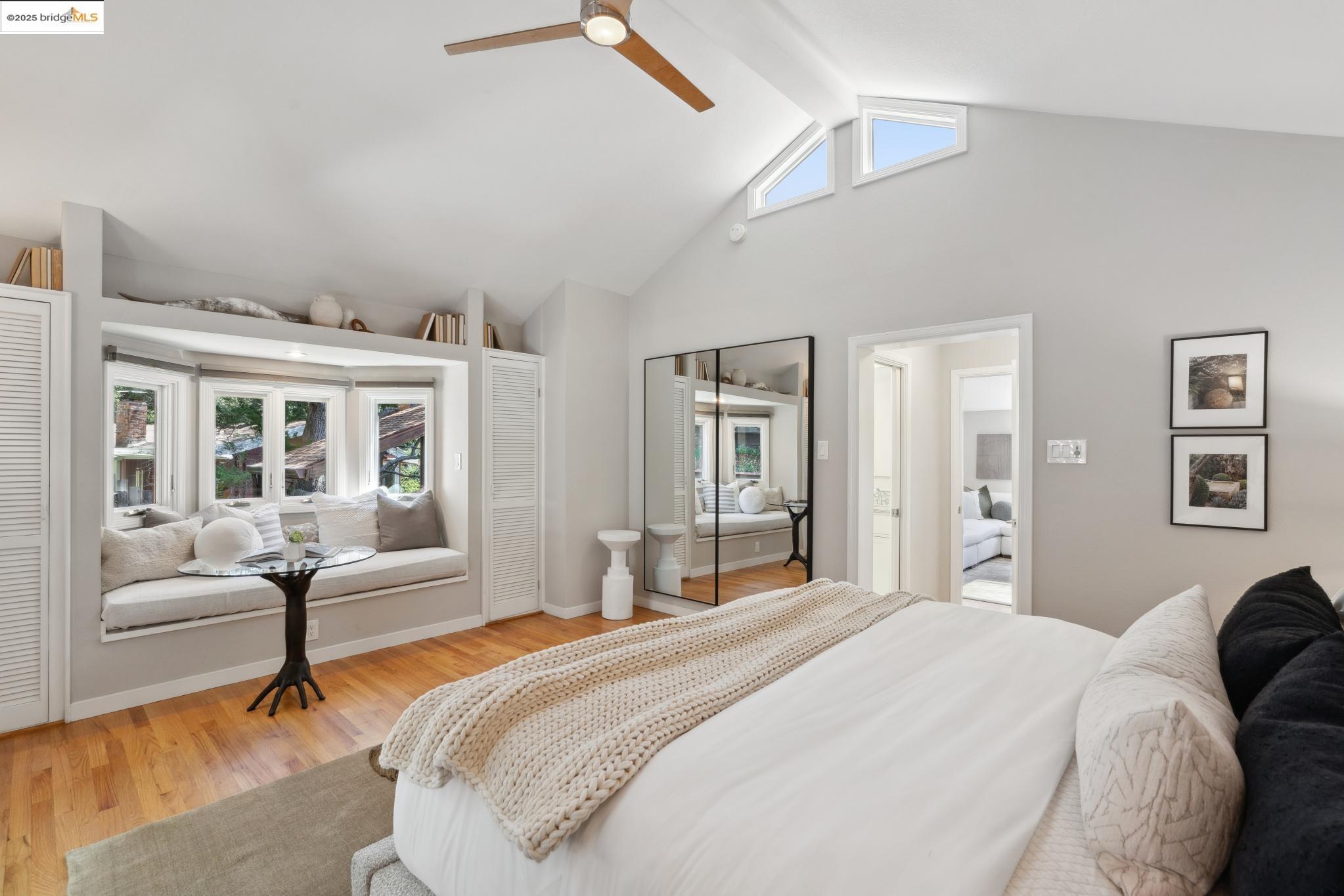 Detail Gallery Image 27 of 52 For 55 Merriewood Cir, Oakland,  CA 94611 - 3 Beds | 3 Baths