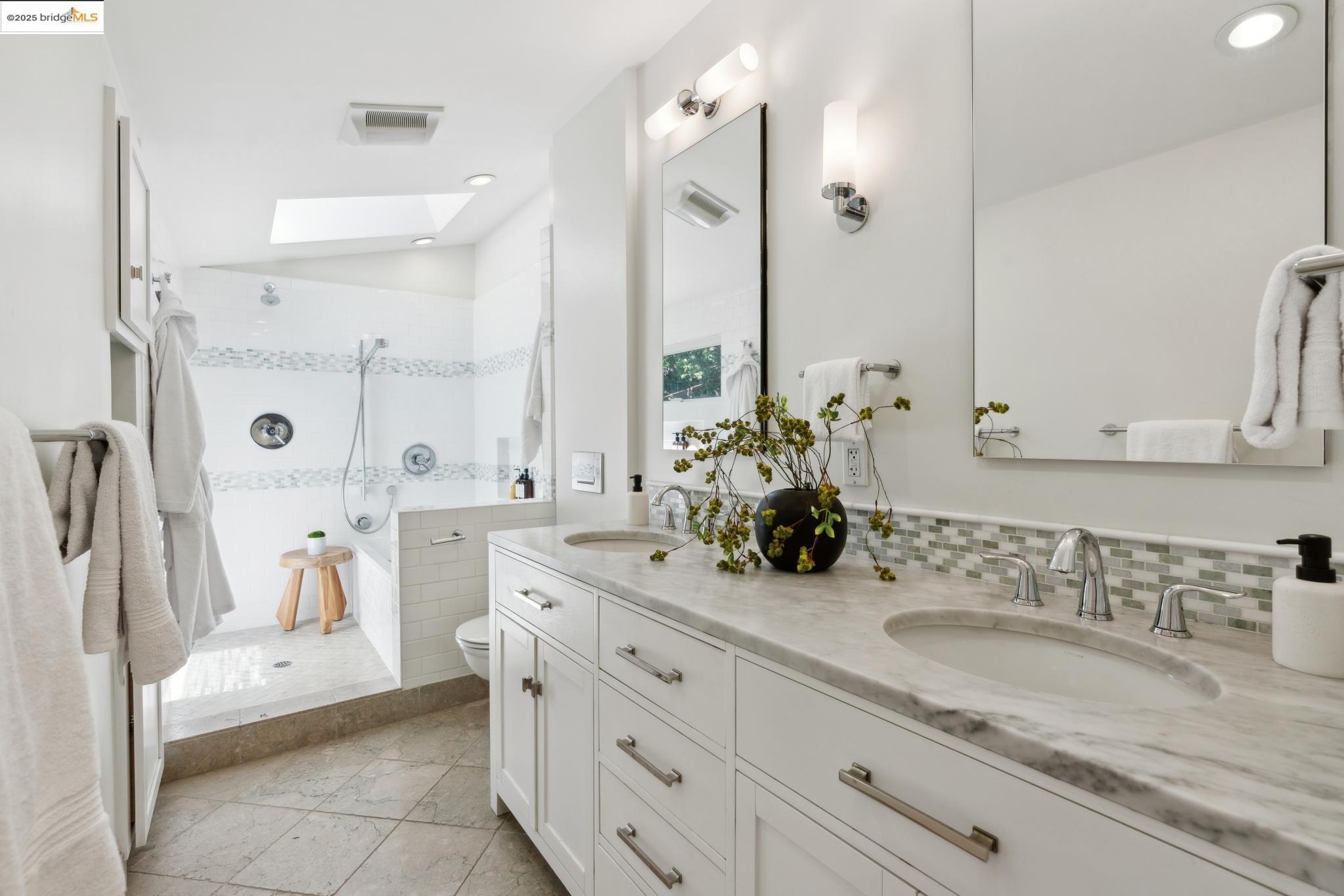 Detail Gallery Image 29 of 52 For 55 Merriewood Cir, Oakland,  CA 94611 - 3 Beds | 3 Baths