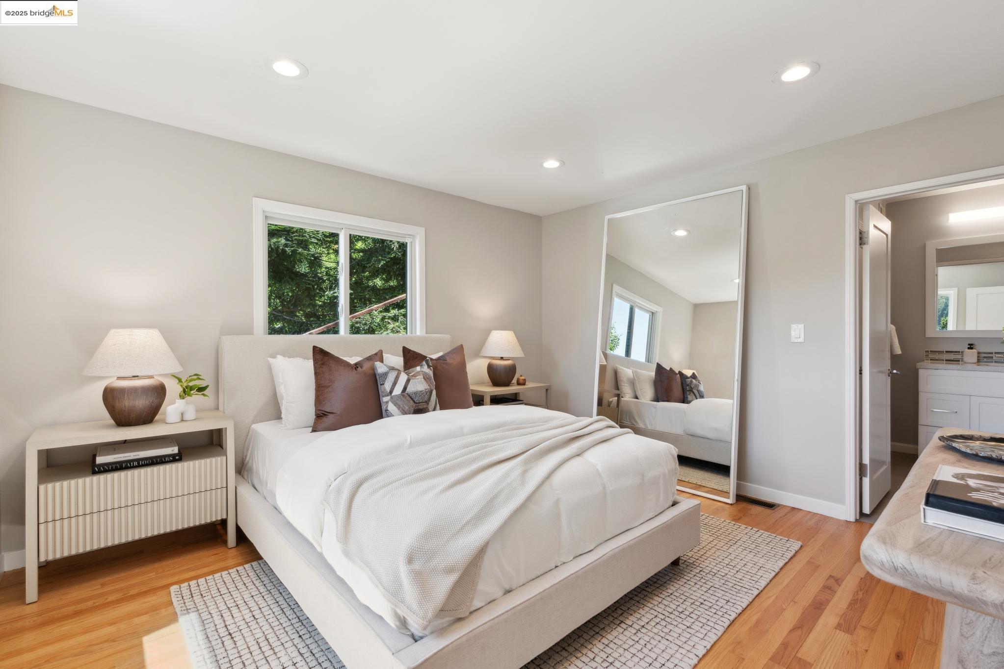 Detail Gallery Image 32 of 52 For 55 Merriewood Cir, Oakland,  CA 94611 - 3 Beds | 3 Baths