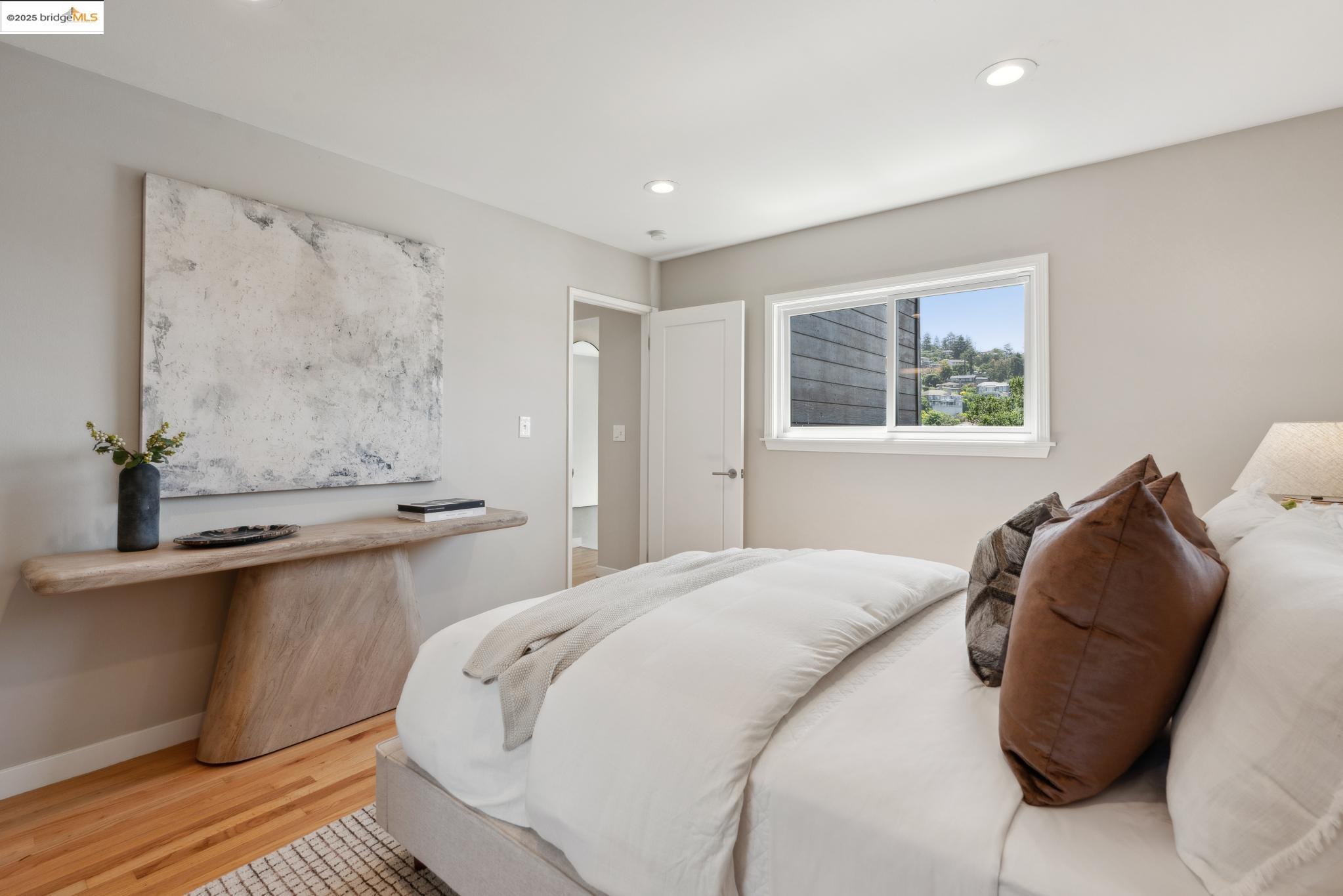 Detail Gallery Image 33 of 52 For 55 Merriewood Cir, Oakland,  CA 94611 - 3 Beds | 3 Baths