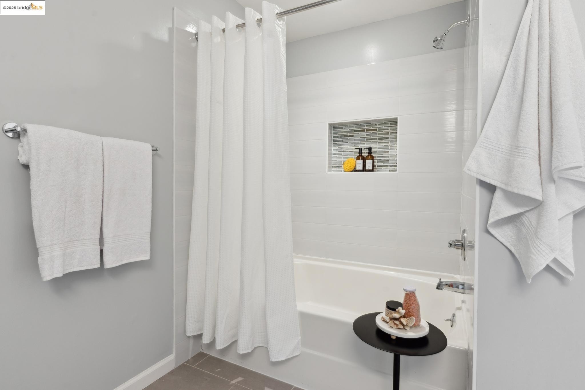 Detail Gallery Image 35 of 52 For 55 Merriewood Cir, Oakland,  CA 94611 - 3 Beds | 3 Baths