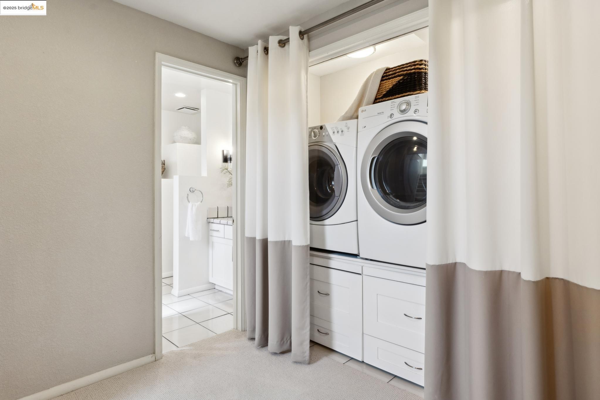 Detail Gallery Image 41 of 52 For 55 Merriewood Cir, Oakland,  CA 94611 - 3 Beds | 3 Baths