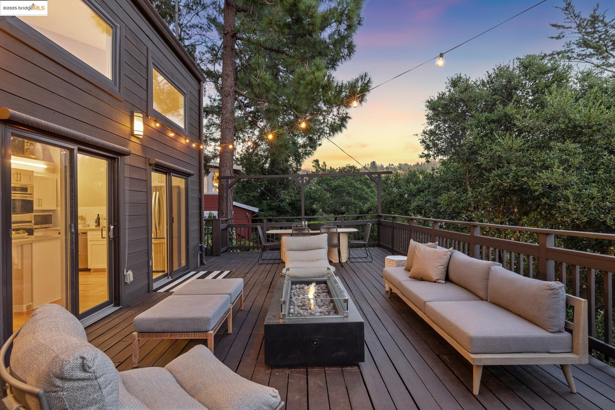 Detail Gallery Image 42 of 52 For 55 Merriewood Cir, Oakland,  CA 94611 - 3 Beds | 3 Baths
