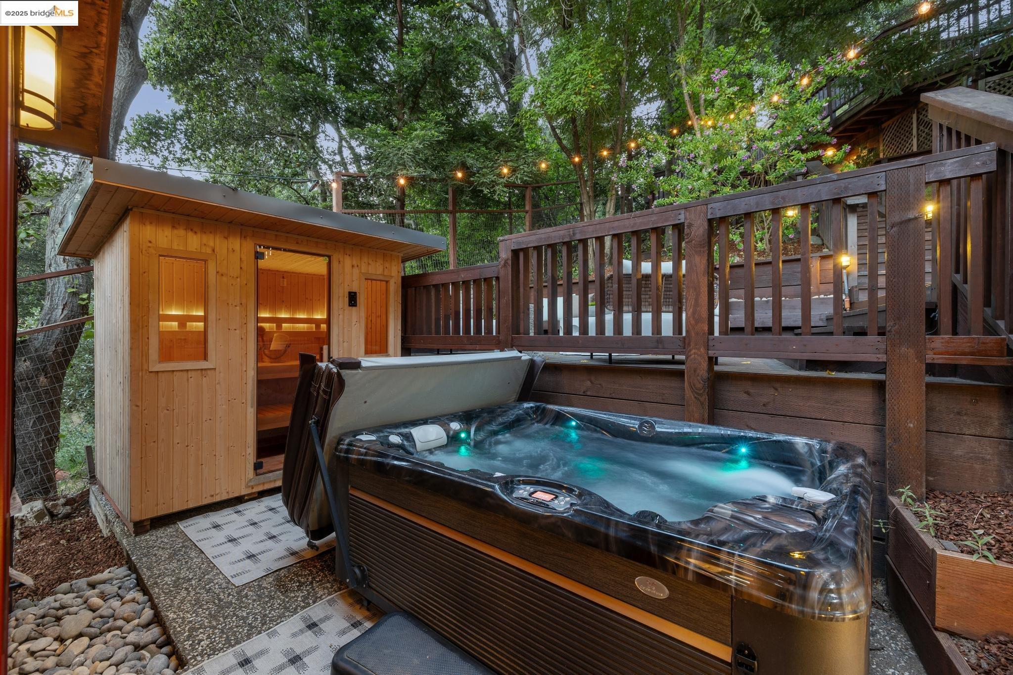 Detail Gallery Image 47 of 52 For 55 Merriewood Cir, Oakland,  CA 94611 - 3 Beds | 3 Baths