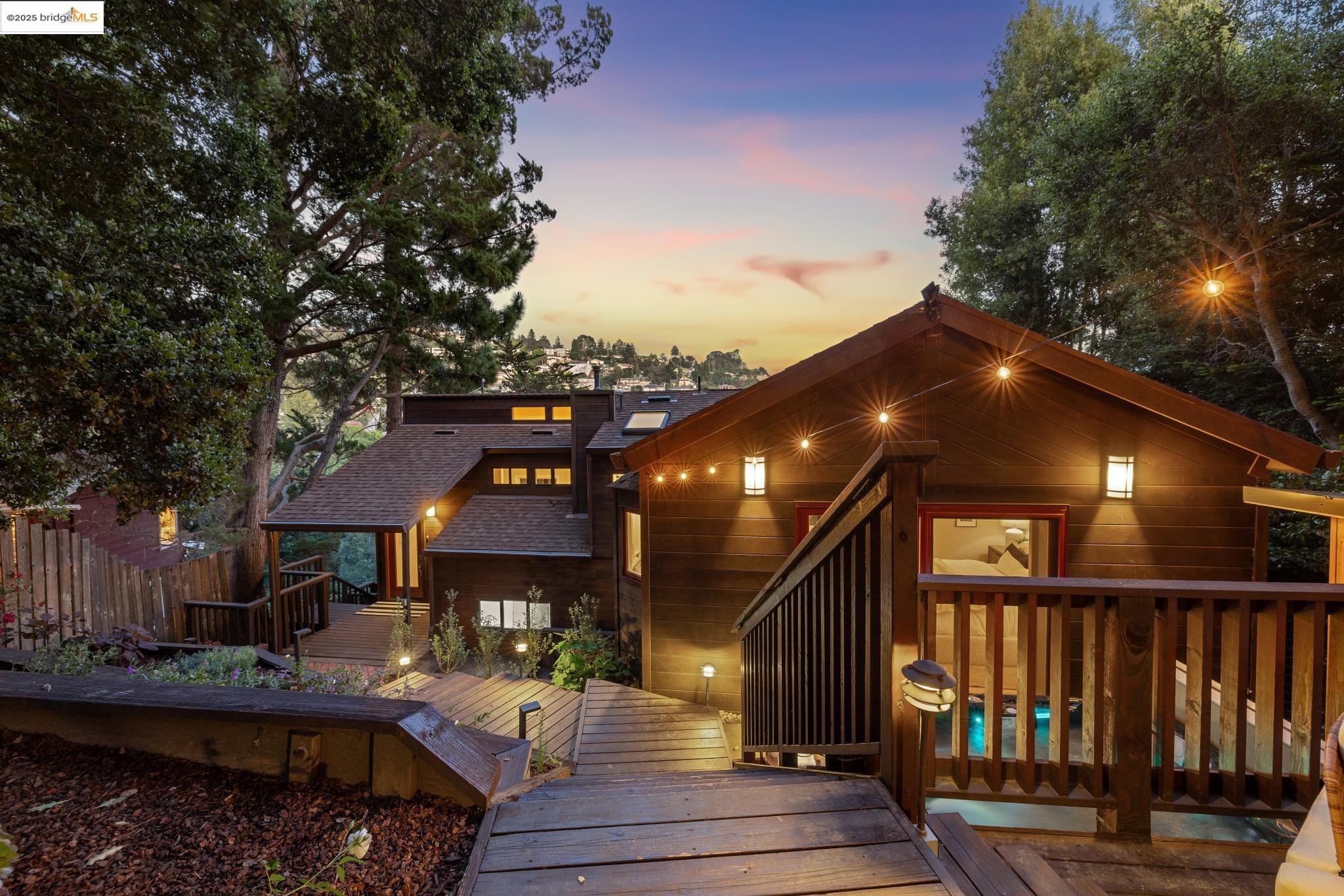 Detail Gallery Image 51 of 52 For 55 Merriewood Cir, Oakland,  CA 94611 - 3 Beds | 3 Baths