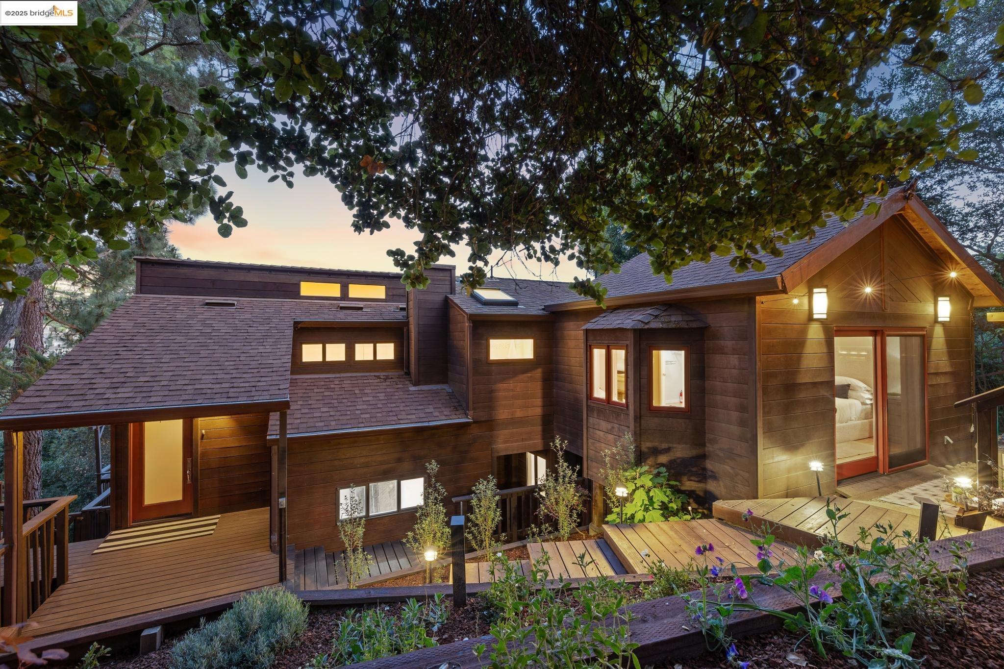 Detail Gallery Image 52 of 52 For 55 Merriewood Cir, Oakland,  CA 94611 - 3 Beds | 3 Baths